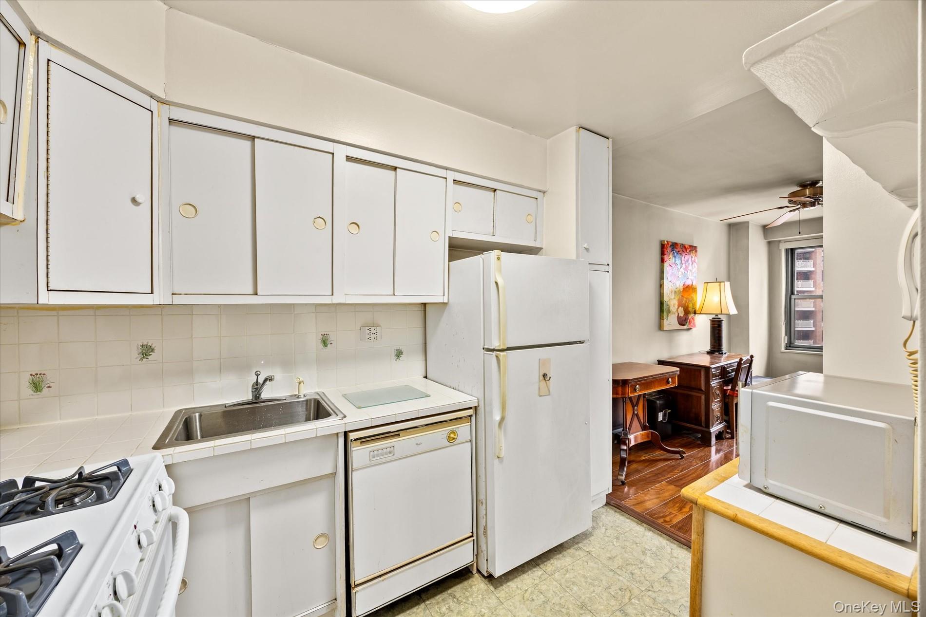 125-10 Queens Boulevard 716 Property Photo 10