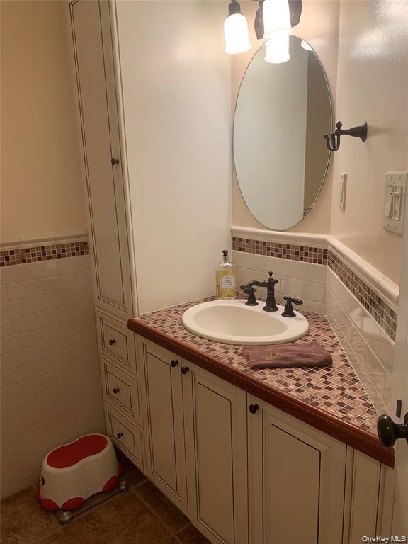 780 W Broadway 2d Property Photo 12