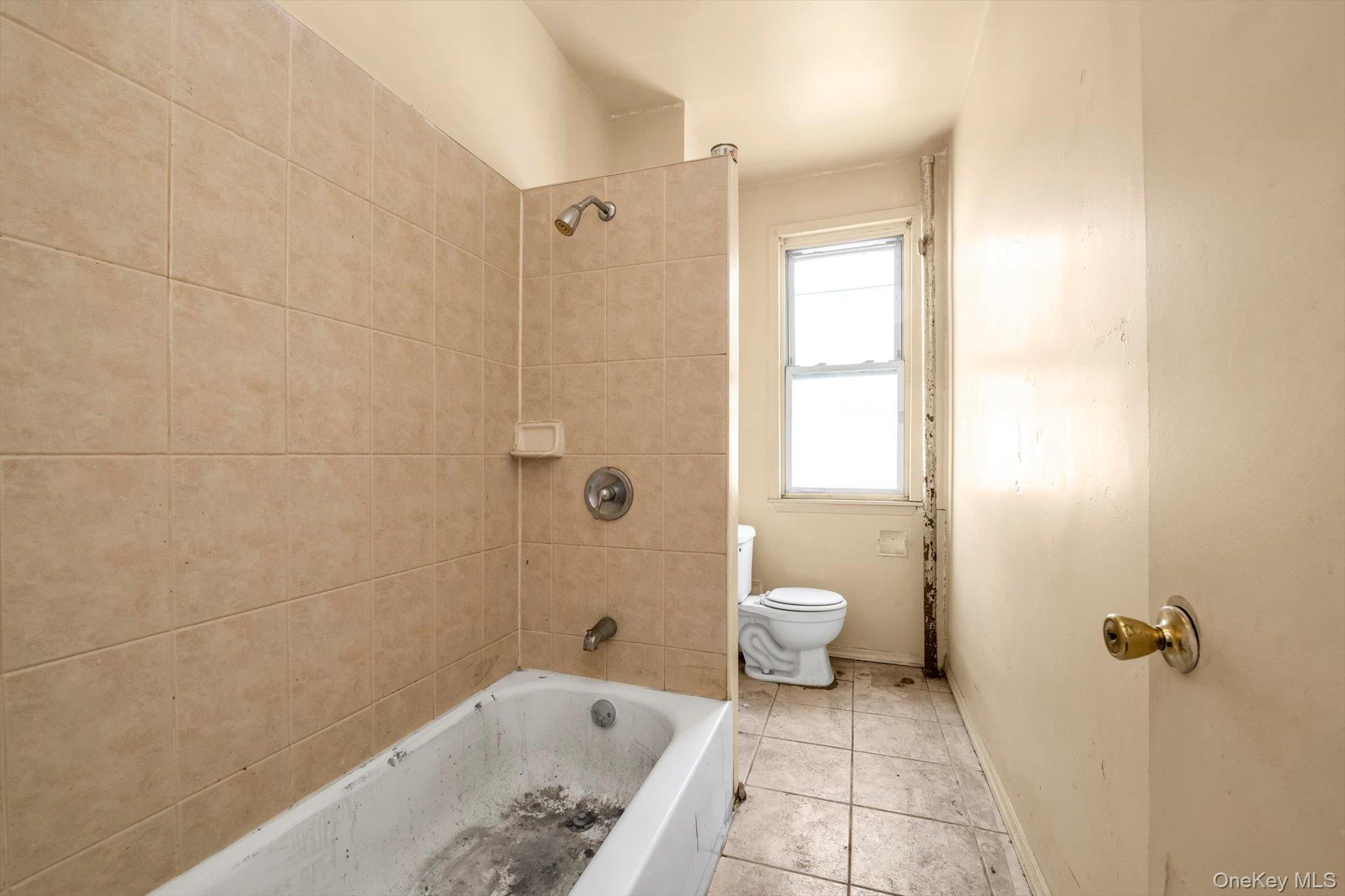 1129 E Tremont Avenue Property Photo 4
