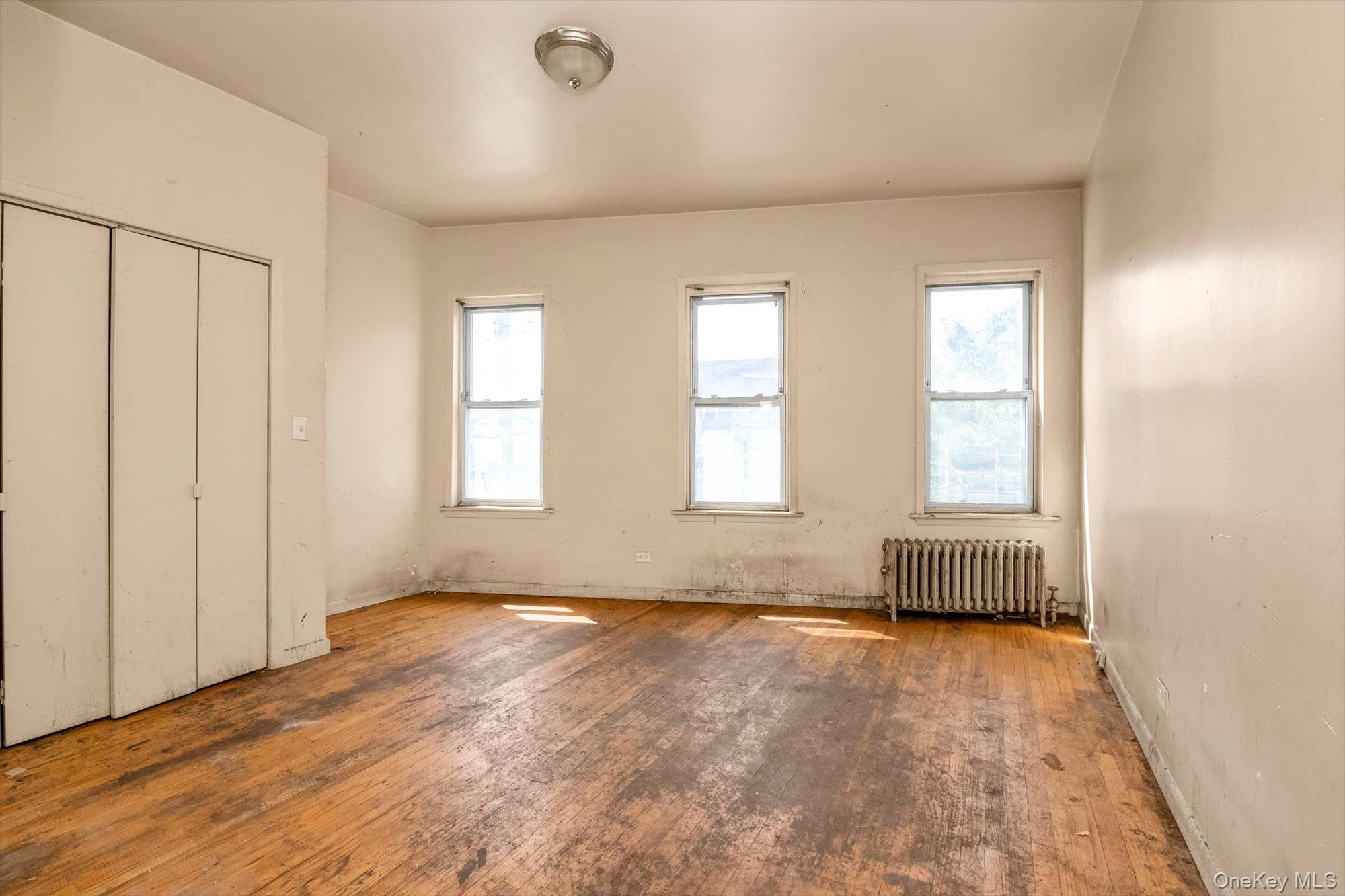1129 E Tremont Avenue Property Photo 5