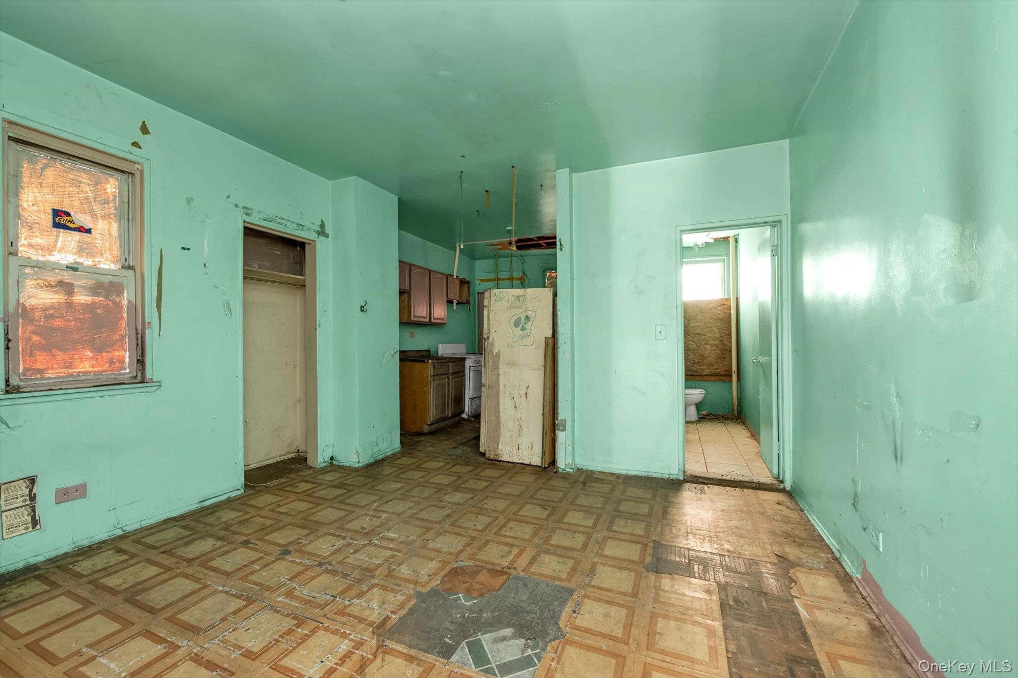 1129 E Tremont Avenue Property Photo 8