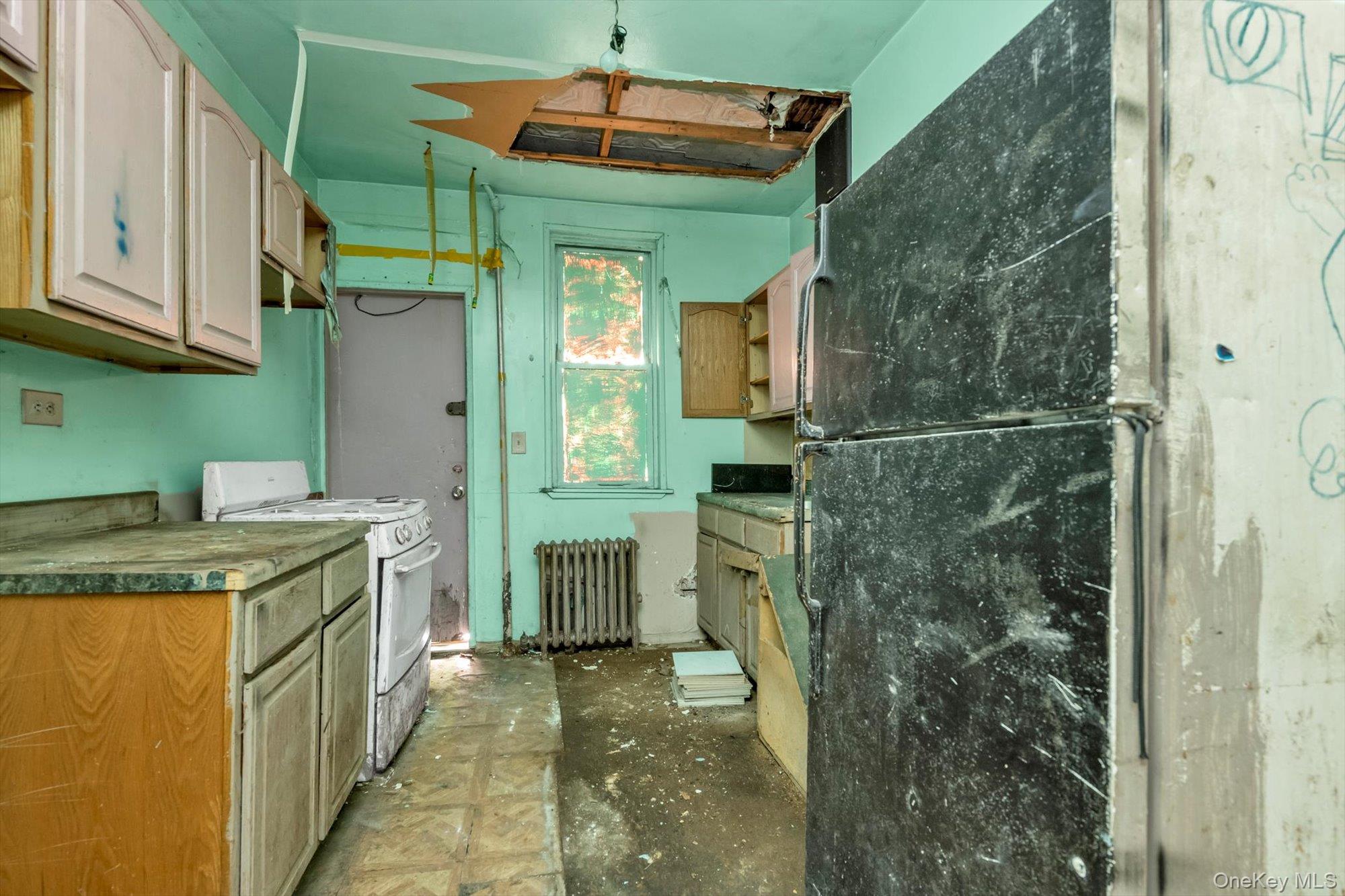 1129 E Tremont Avenue Property Photo 9