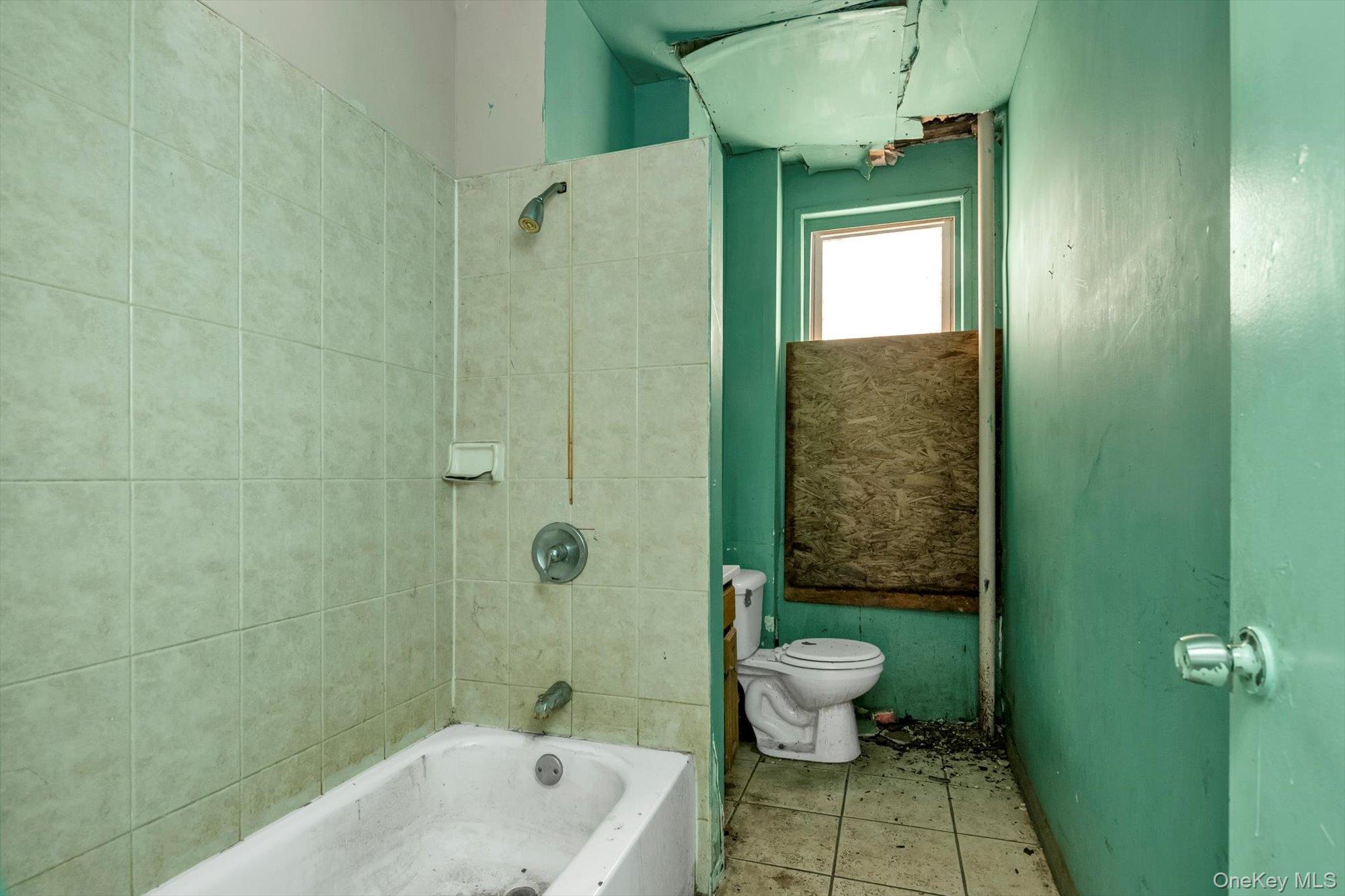1129 E Tremont Avenue Property Photo 10