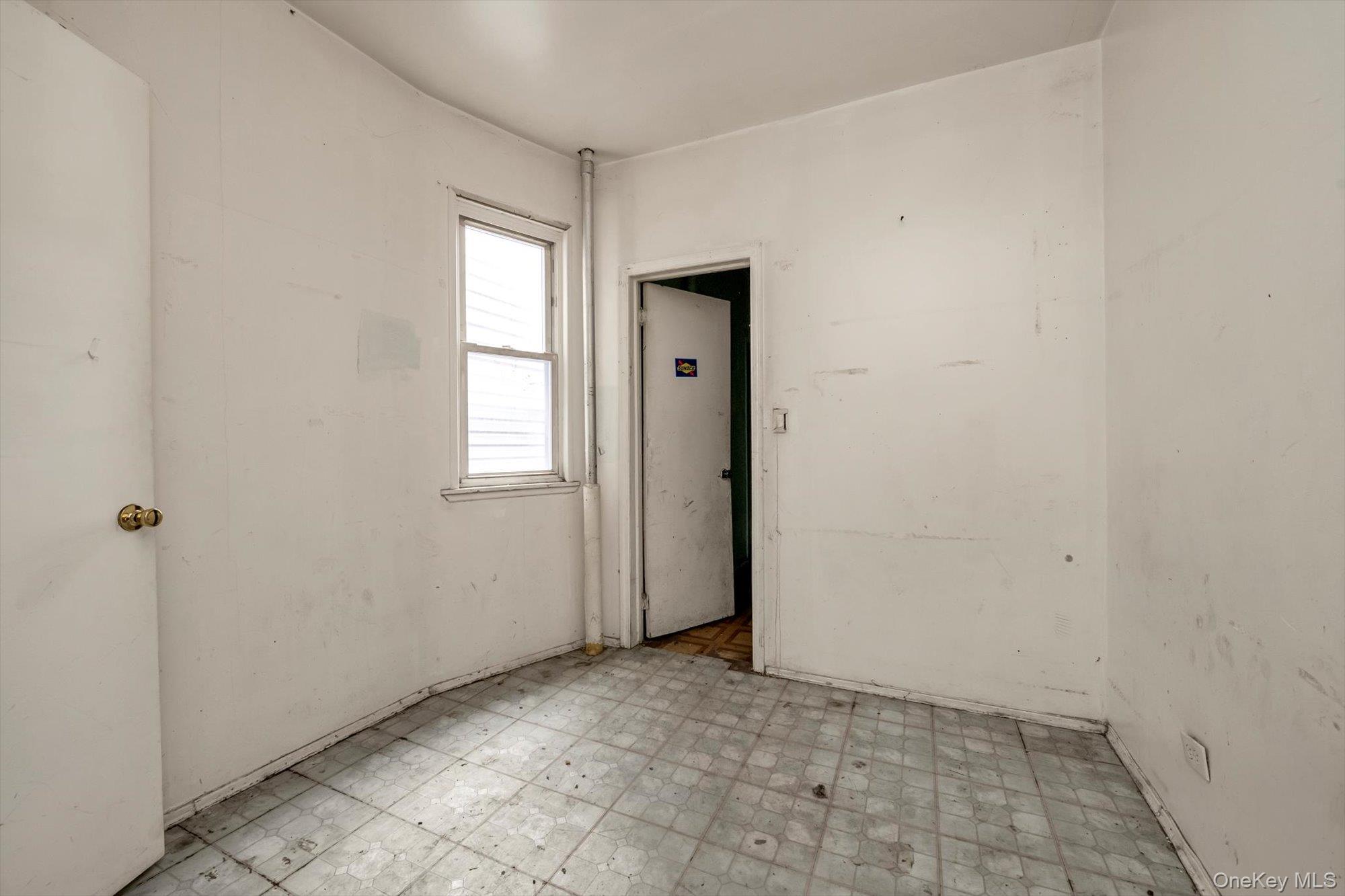 1129 E Tremont Avenue Property Photo 13