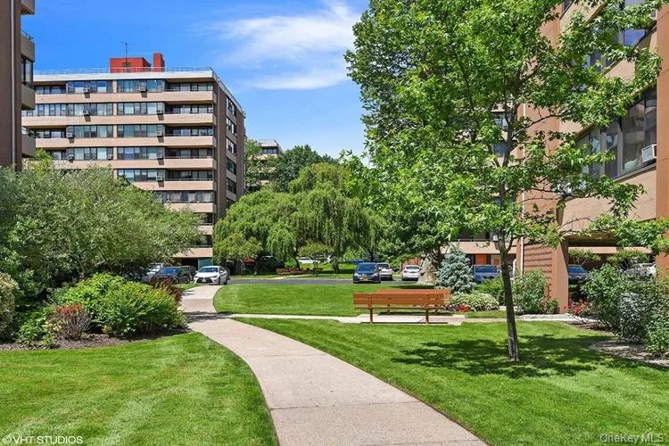 162-30 Powells Cove Boulevard 2c Property Photo 2