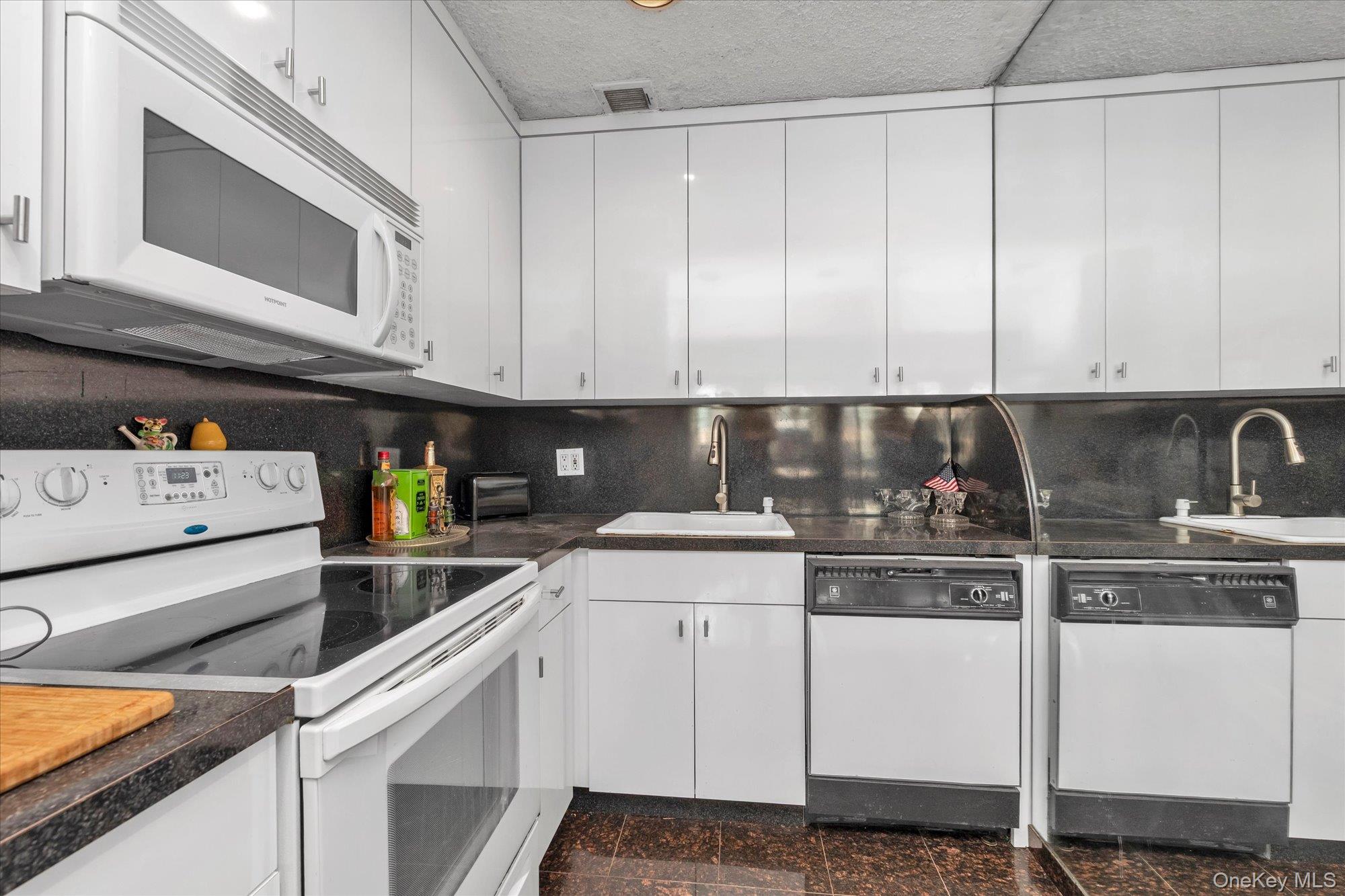 162-30 Powells Cove Boulevard 2c Property Photo 3