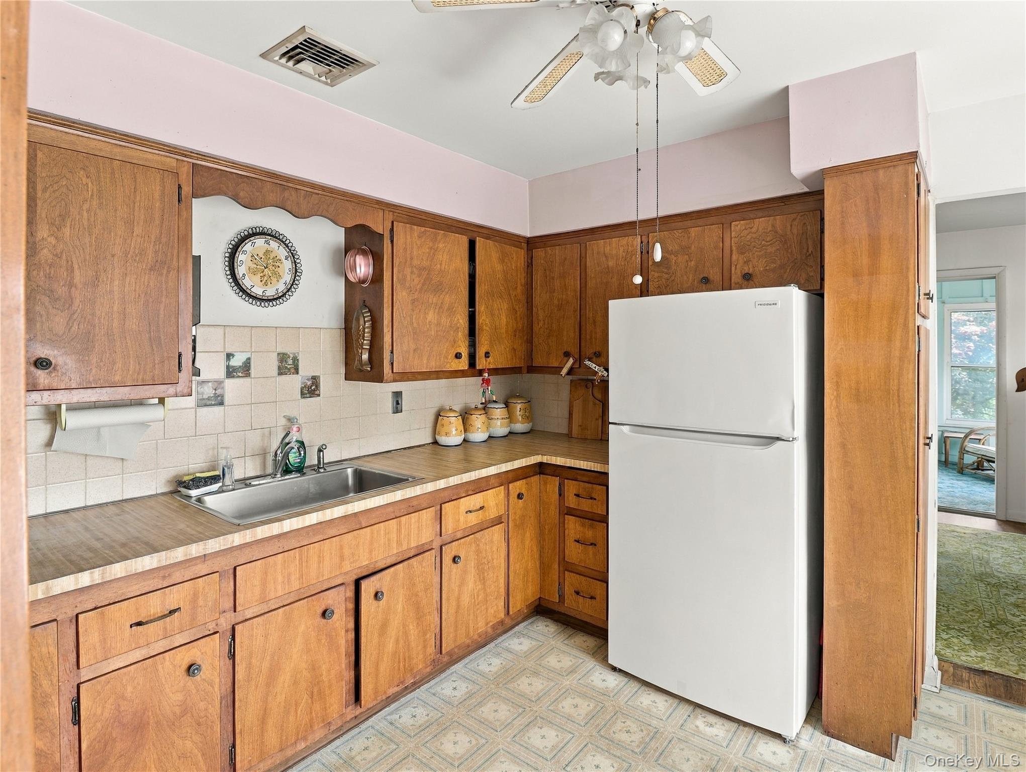 143 S Harrison Avenue Property Photo 18