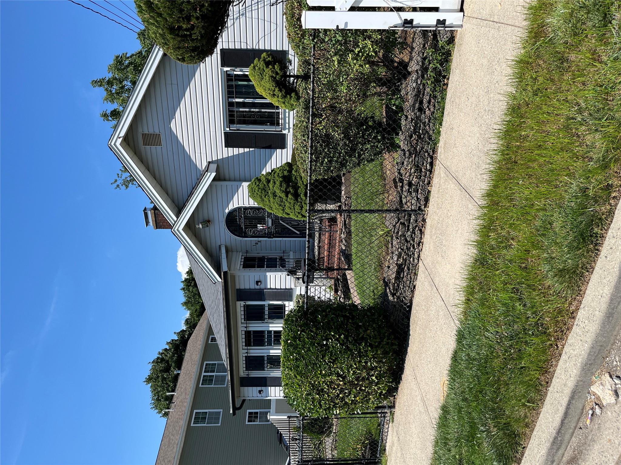137 E Roosevelt Avenue Property Photo 1