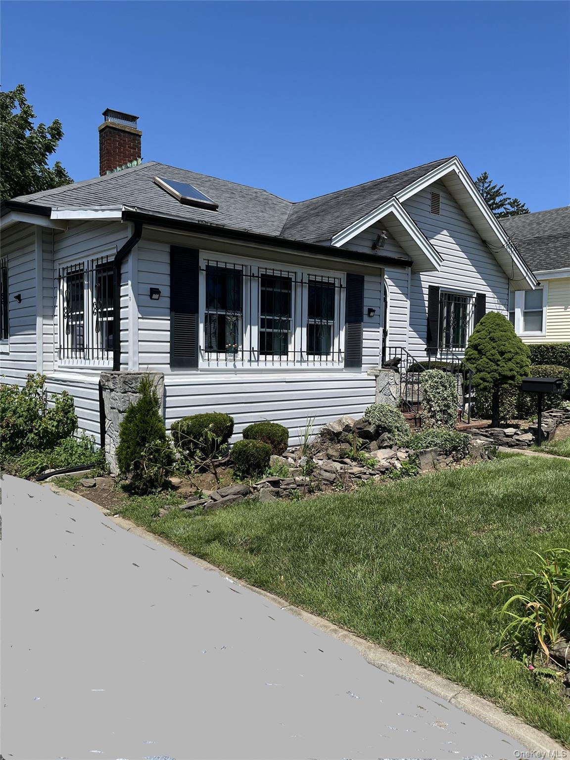 137 E Roosevelt Avenue Property Photo 2