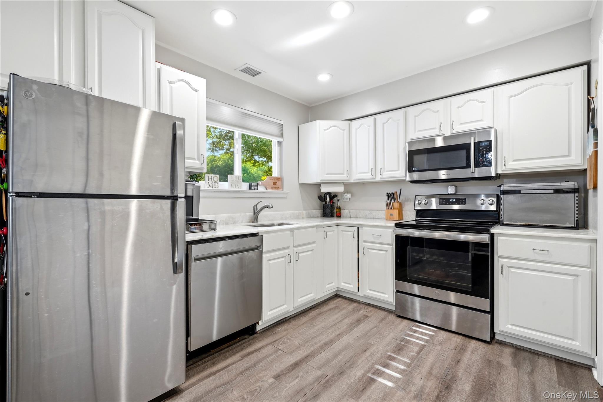 215 Springmeadow Drive B Property Photo 11