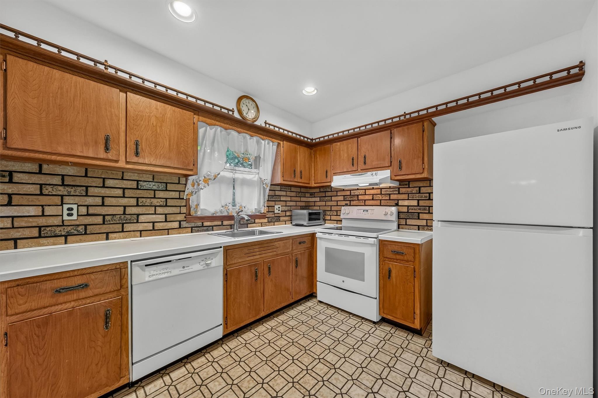 37 Julie Drive Property Photo 13