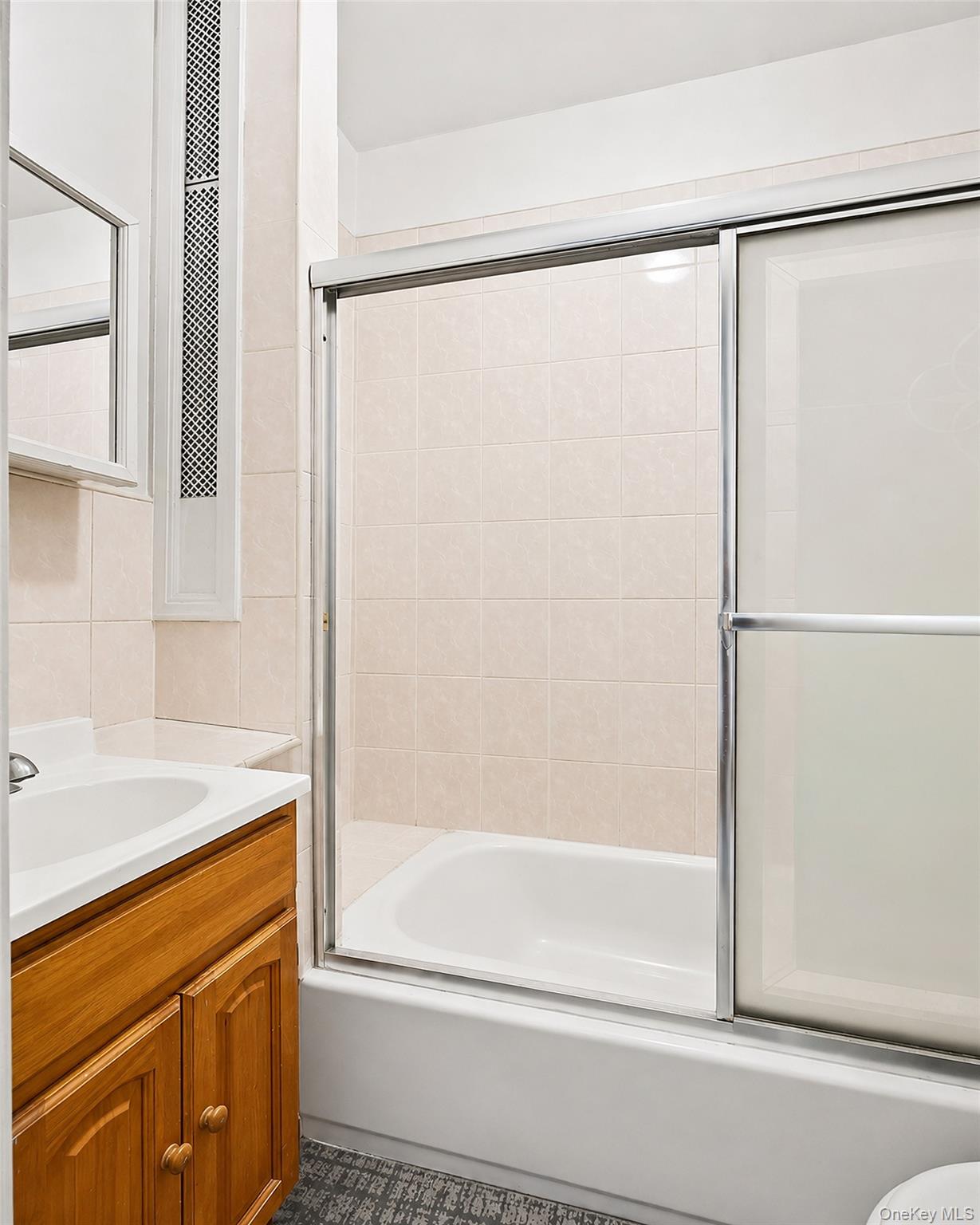 60-11 Myrtle Avenue Property Photo 13