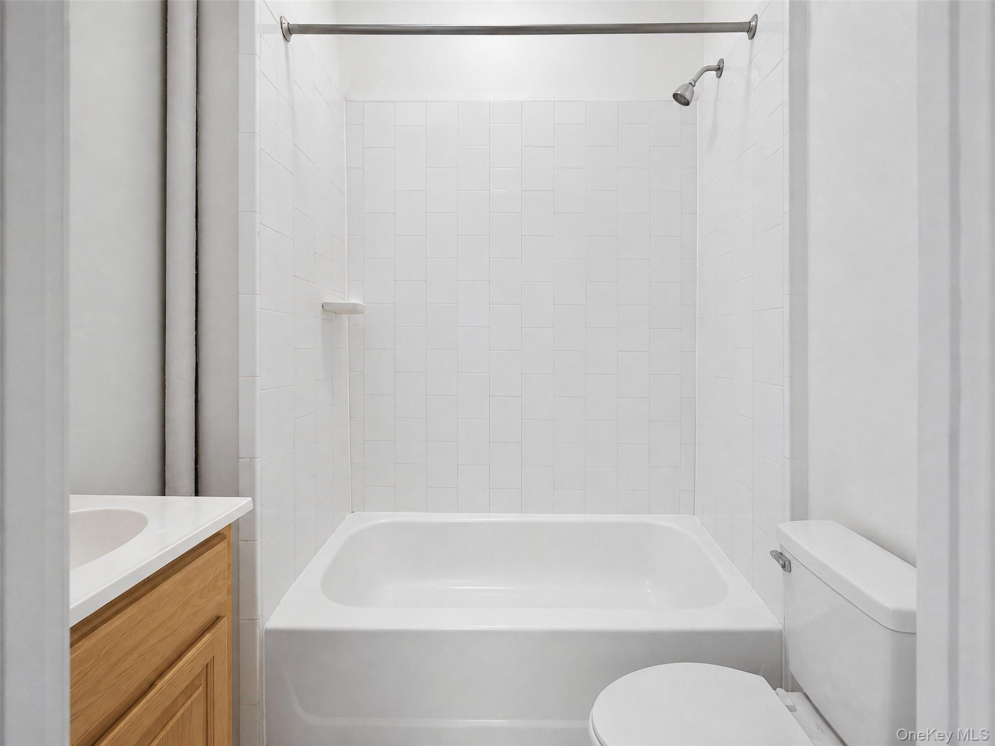 60-11 Myrtle Avenue Property Photo 20