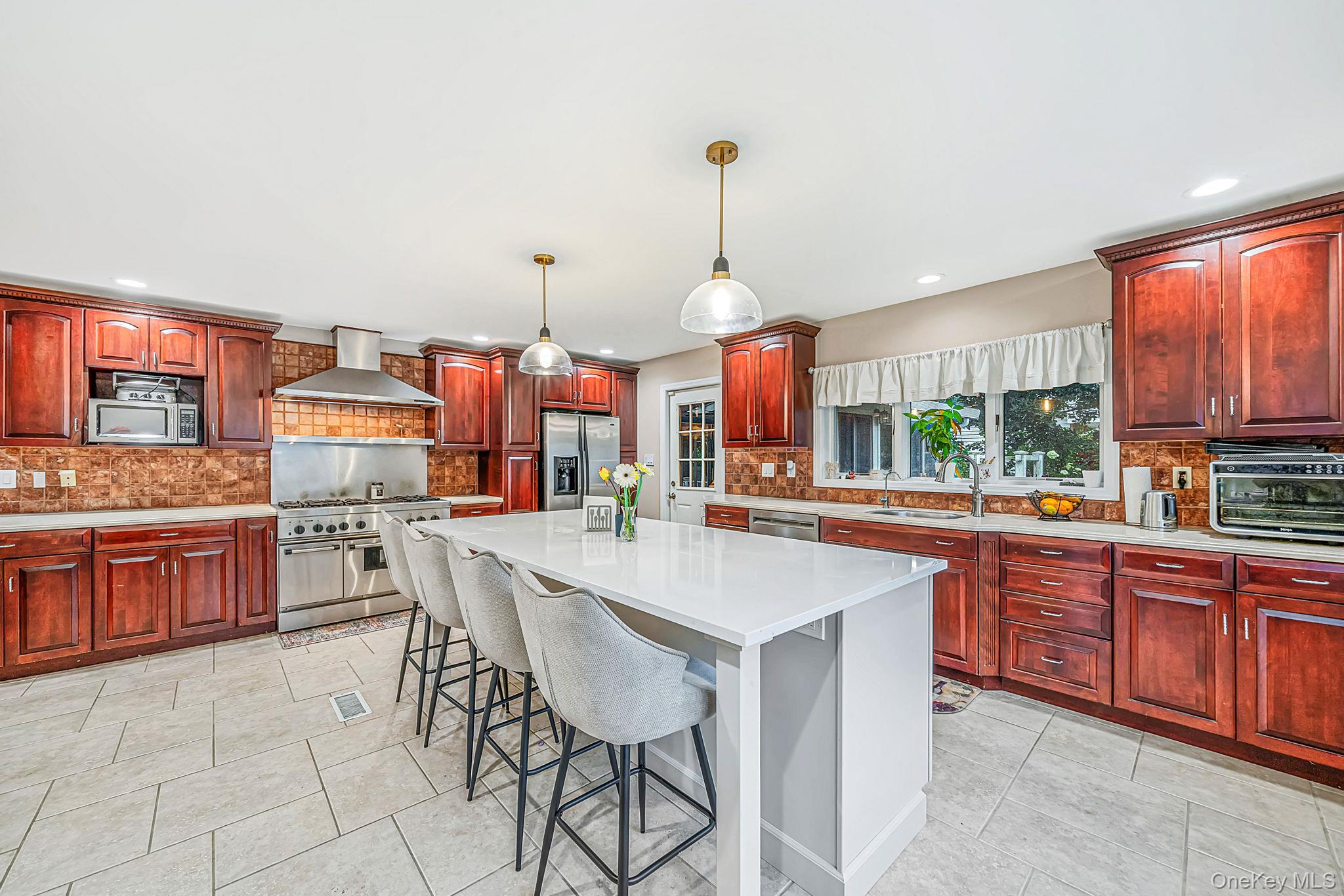 15 Kirby Lane Property Photo 6