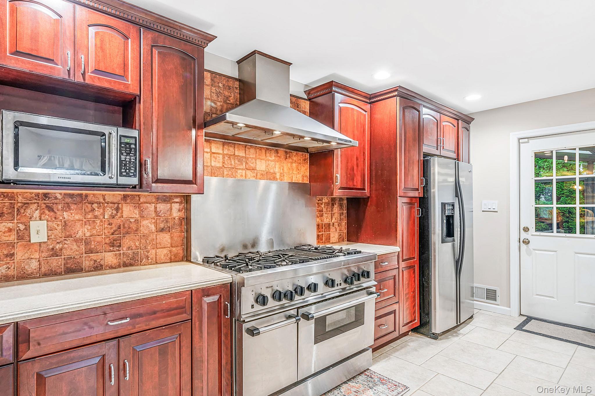 15 Kirby Lane Property Photo 7