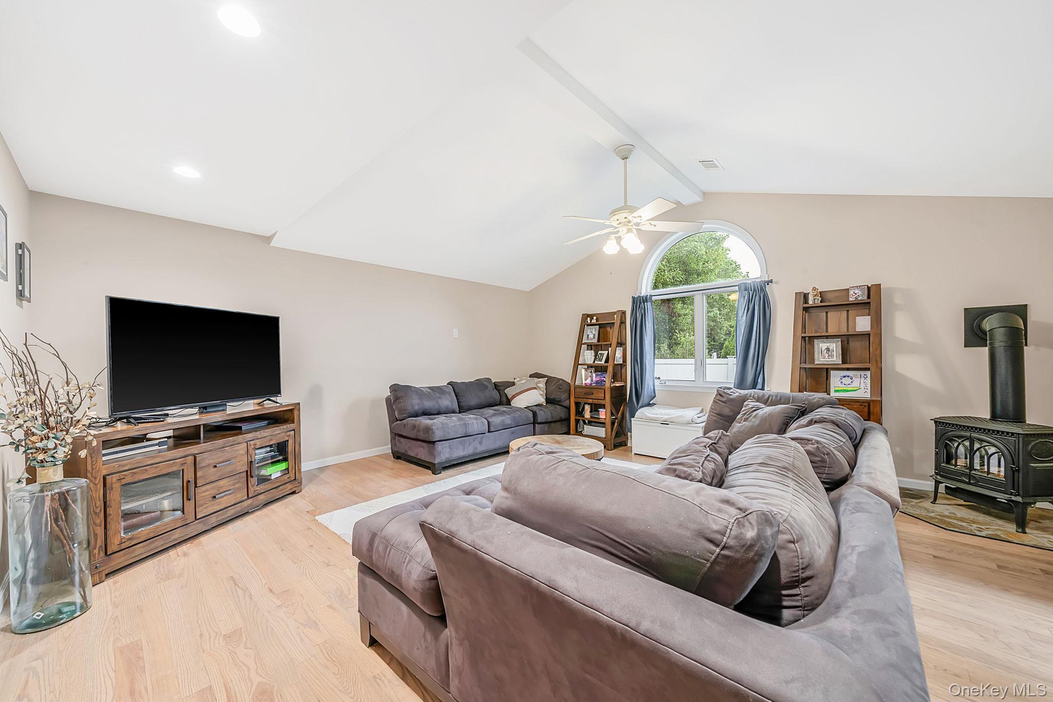 15 Kirby Lane Property Photo 13
