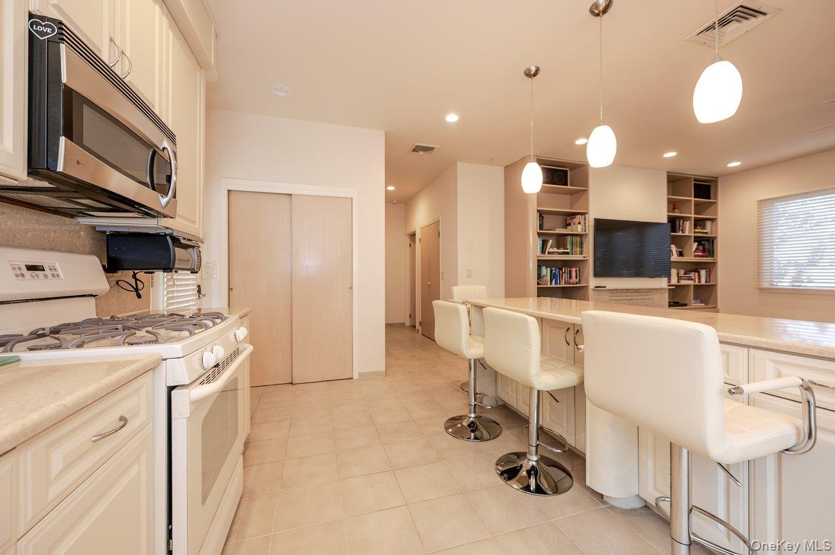 40 Cayuga Avenue Property Photo 9