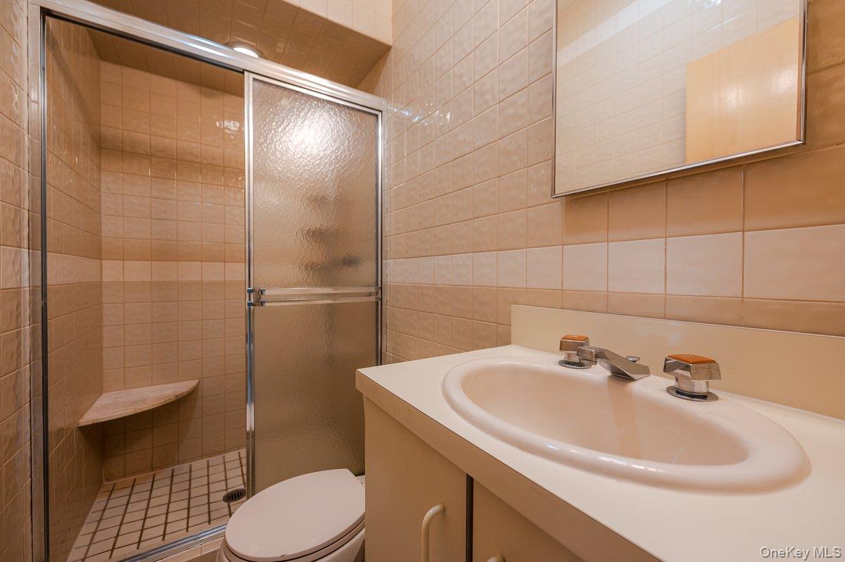 40 Cayuga Avenue Property Photo 12