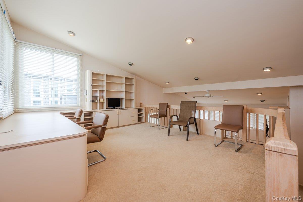 40 Cayuga Avenue Property Photo 26