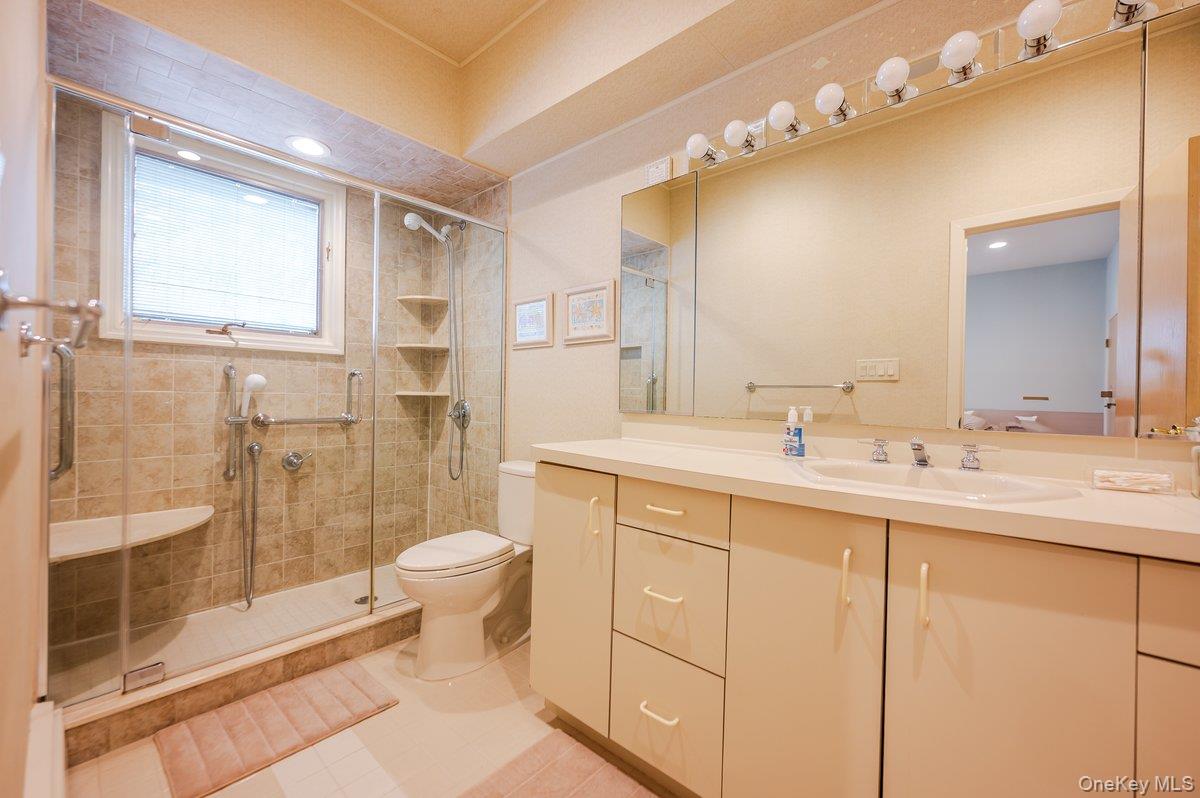 40 Cayuga Avenue Property Photo 29