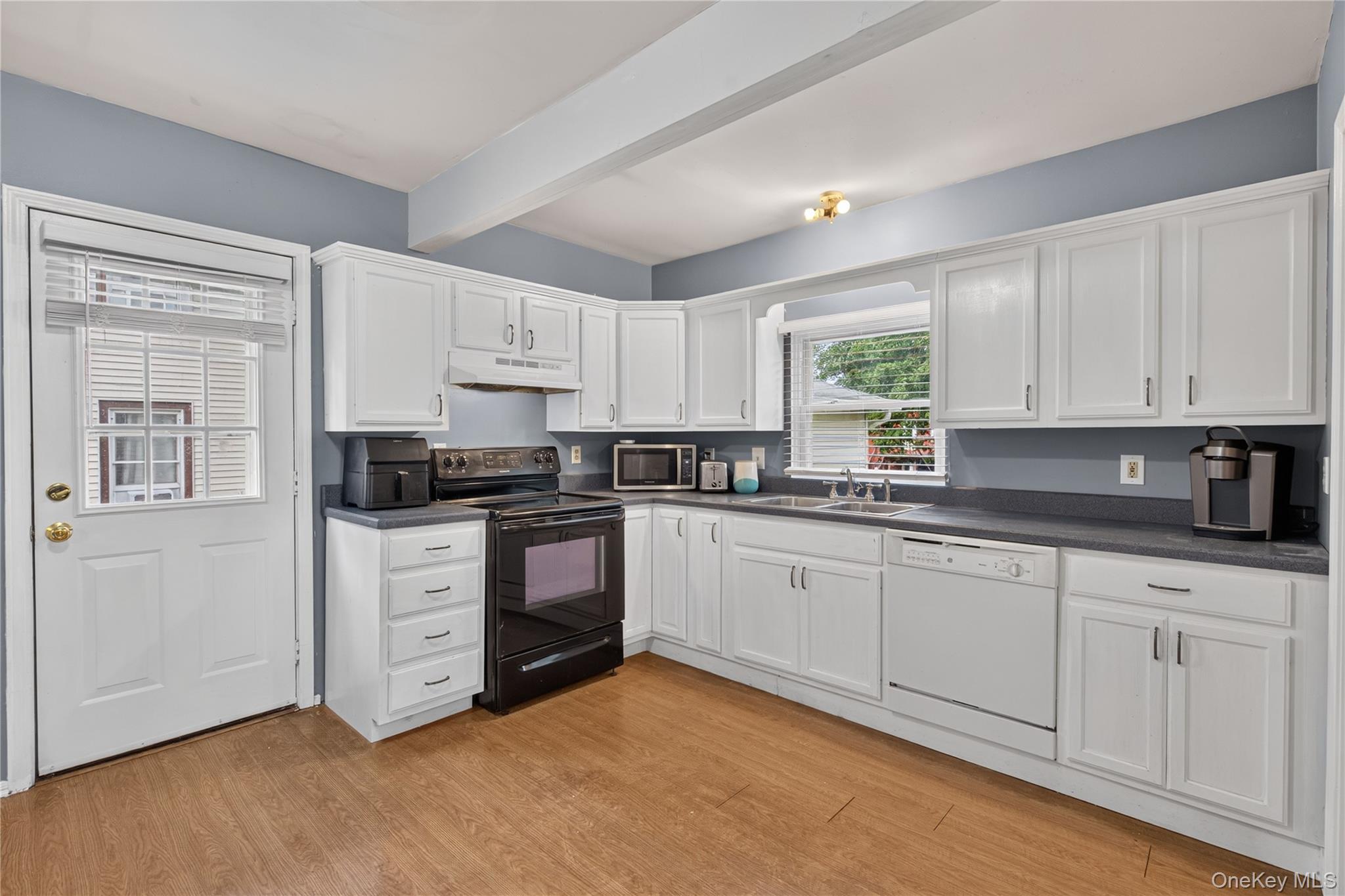 19 Railroad Avenue Property Photo 5