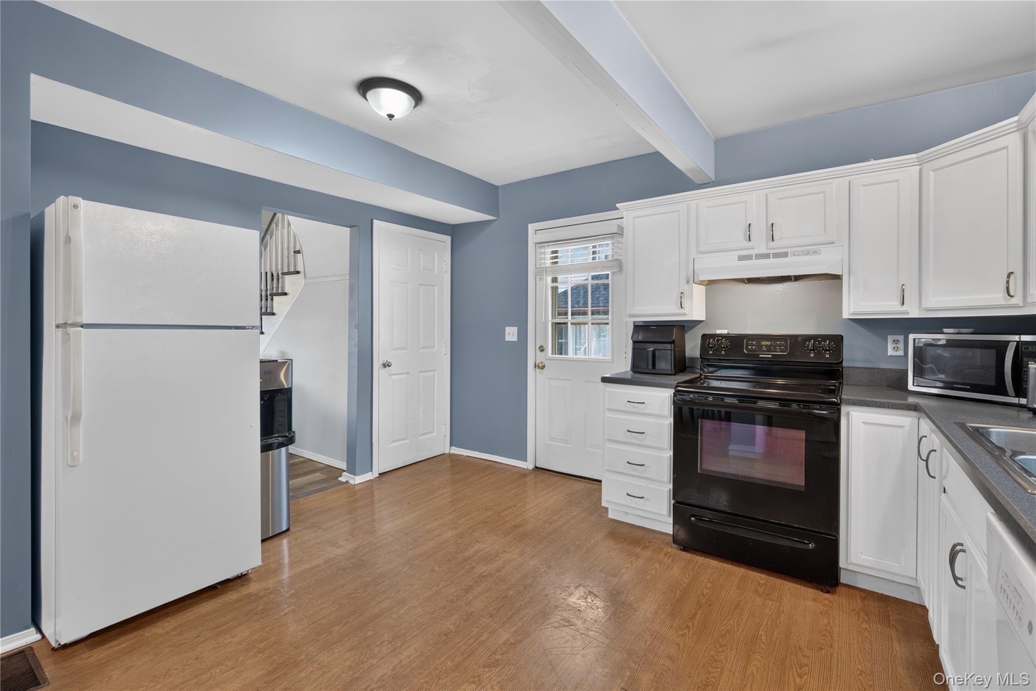 19 Railroad Avenue Property Photo 6