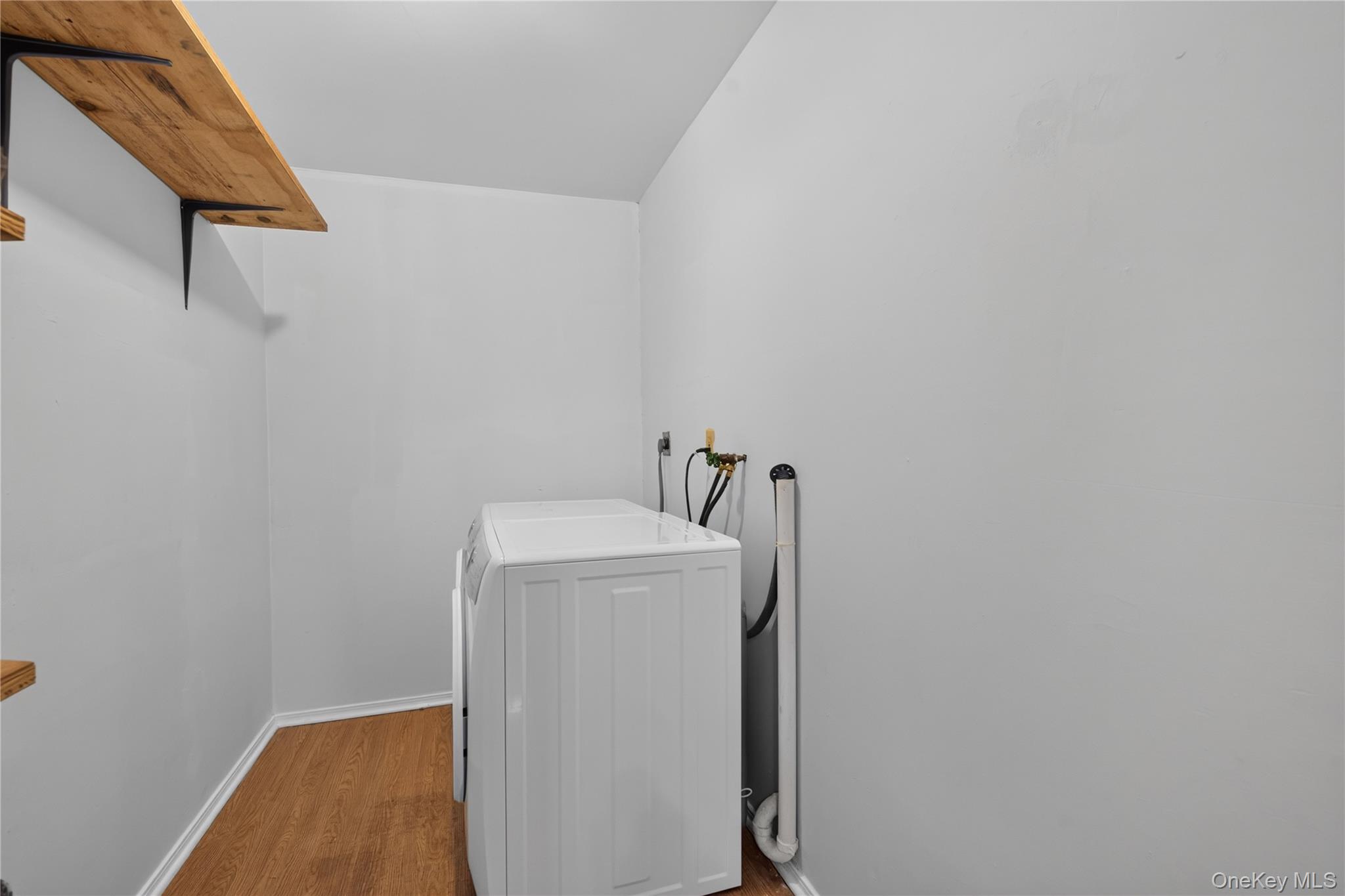 19 Railroad Avenue Property Photo 9
