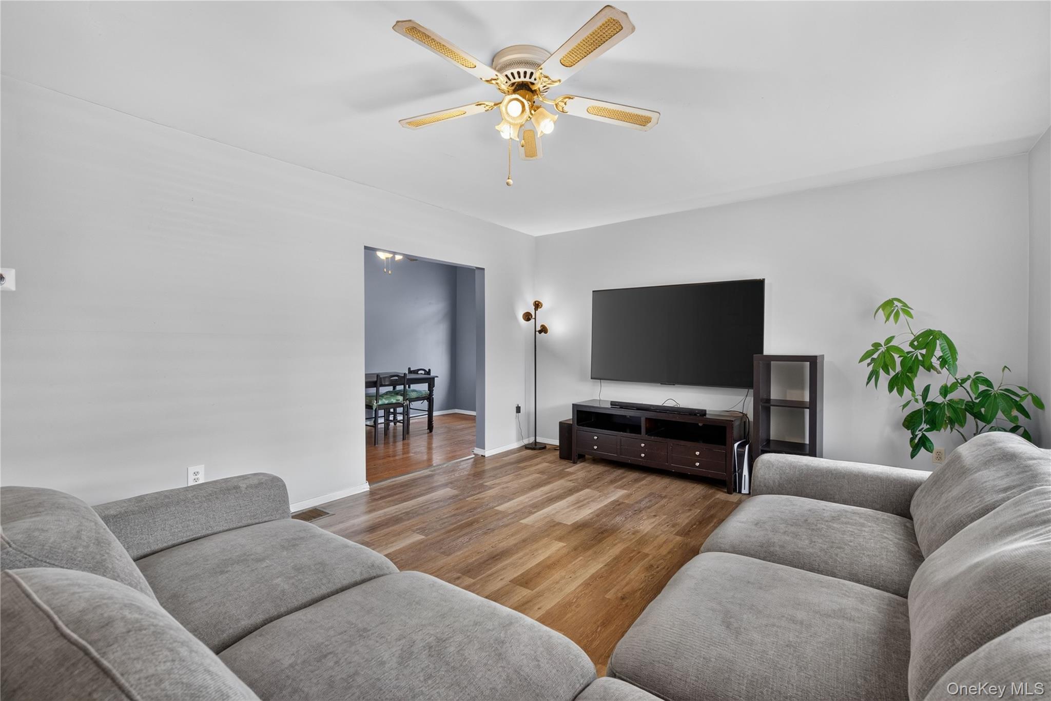 19 Railroad Avenue Property Photo 12