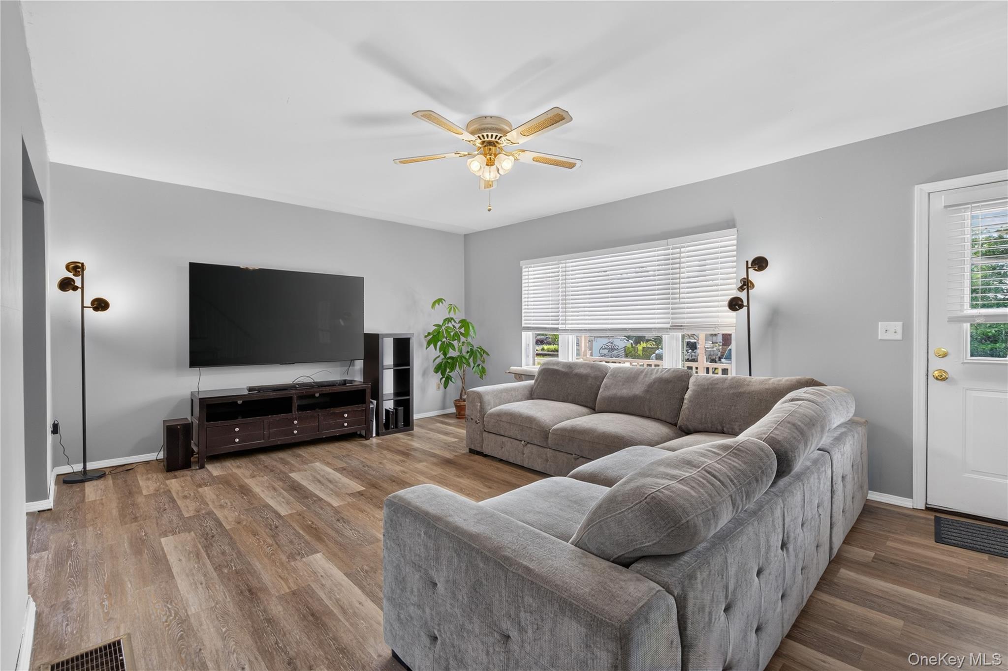 19 Railroad Avenue Property Photo 14