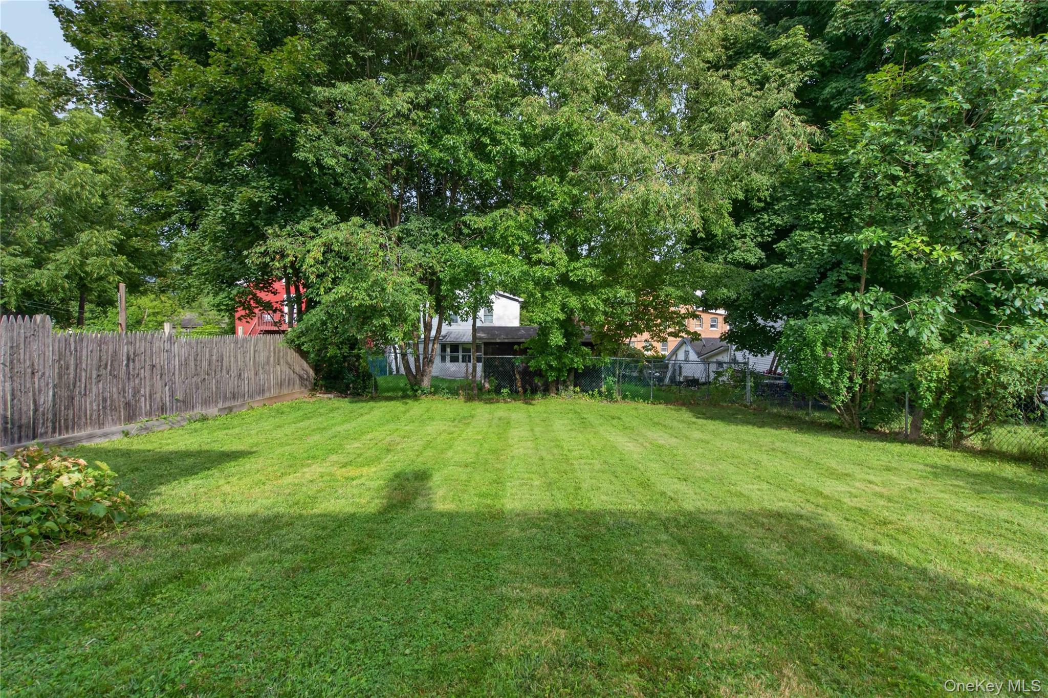 19 Railroad Avenue Property Photo 24