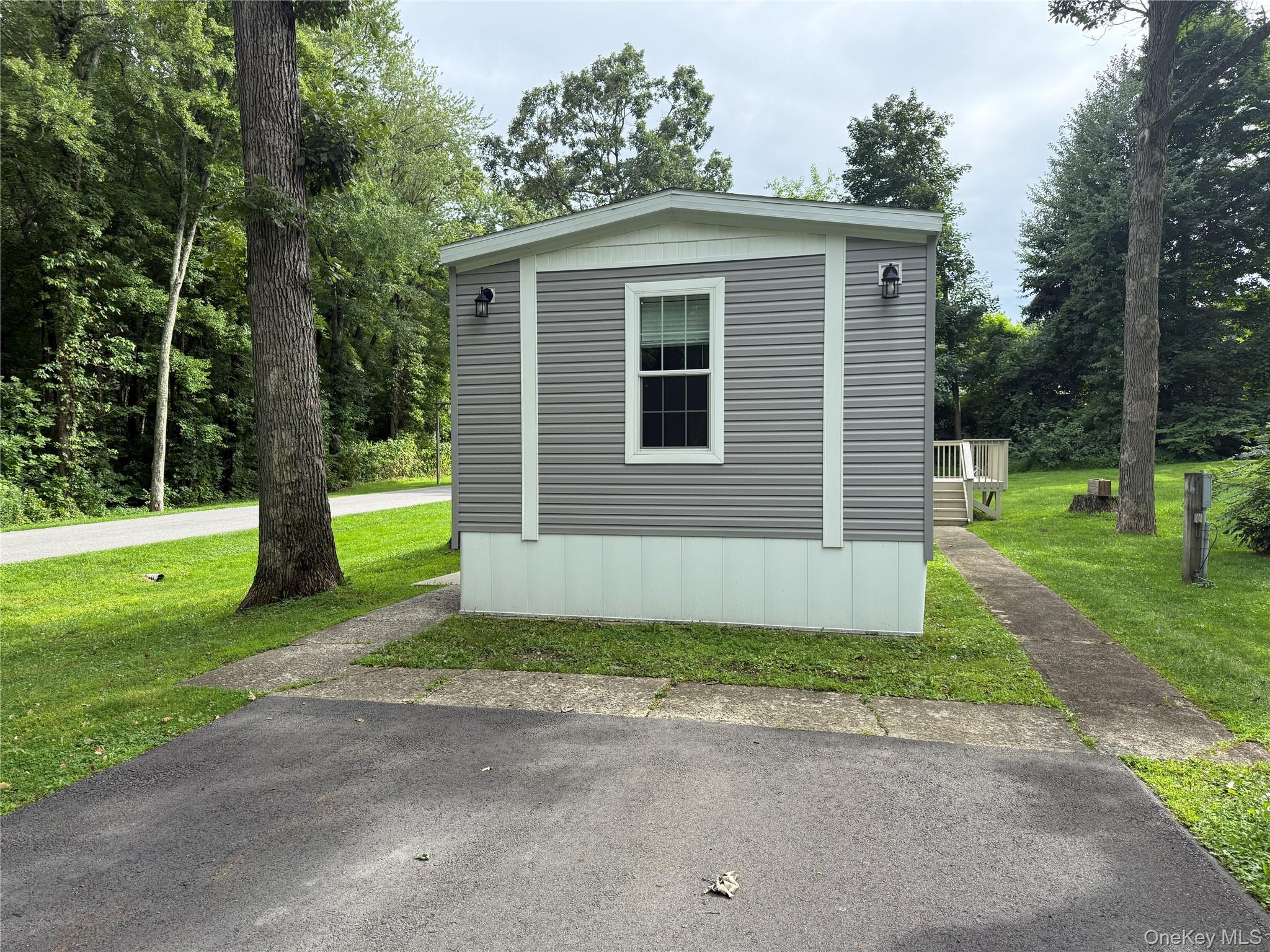 127 Woodcrest Drive Property Photo 1