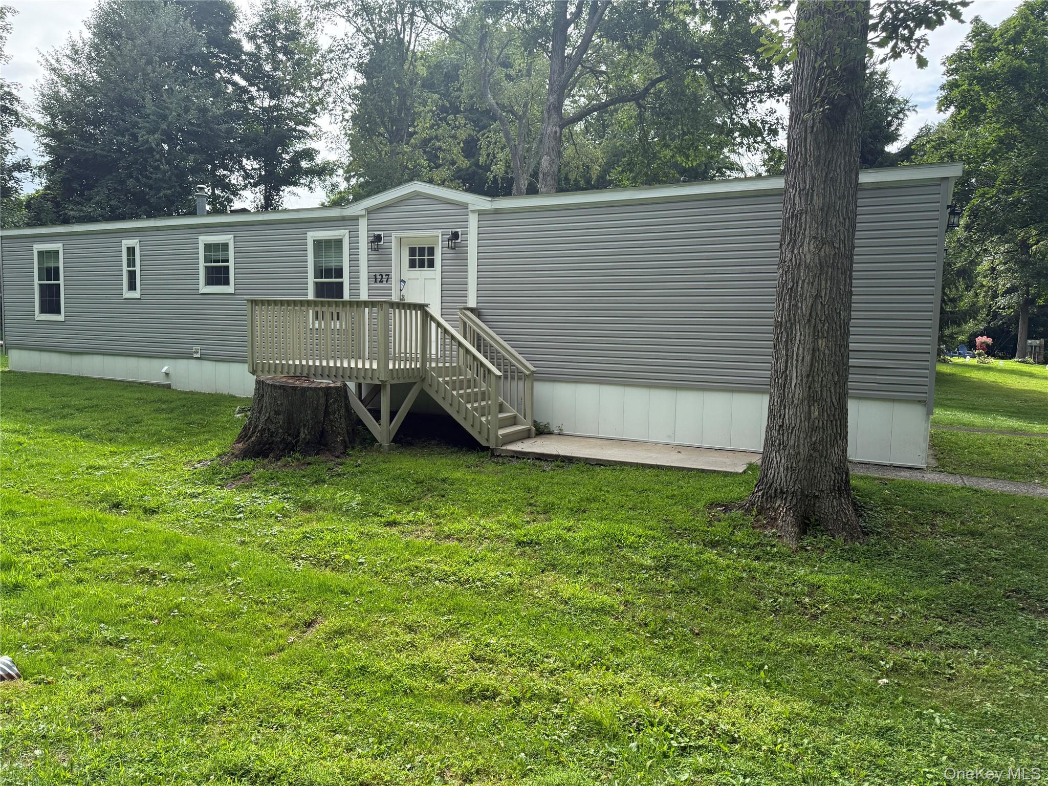 127 Woodcrest Drive Property Photo 2