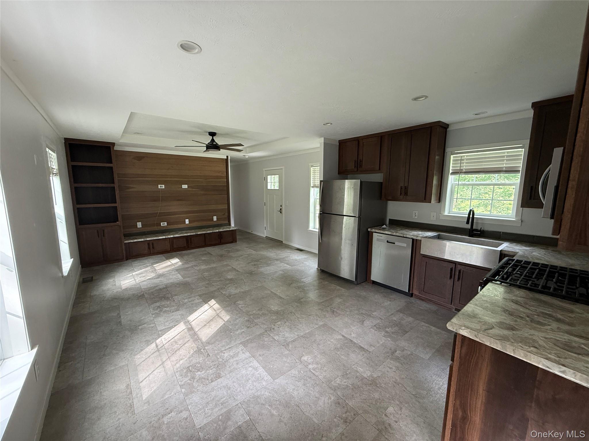 127 Woodcrest Drive Property Photo 5