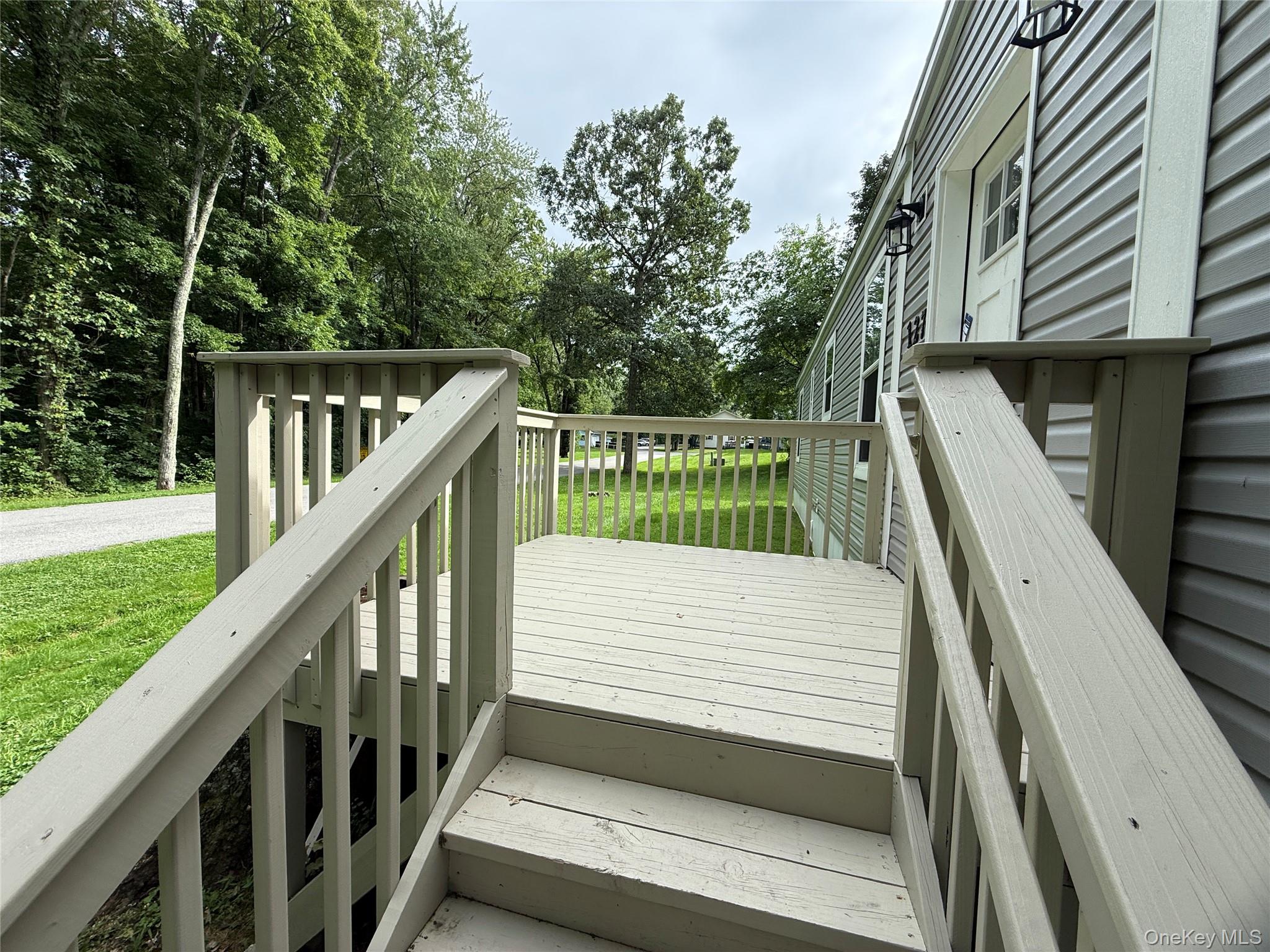 127 Woodcrest Drive Property Photo 17