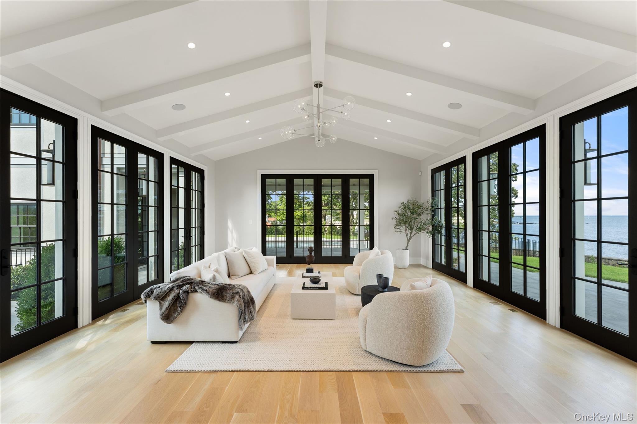 104 Premium Point Property Photo 7