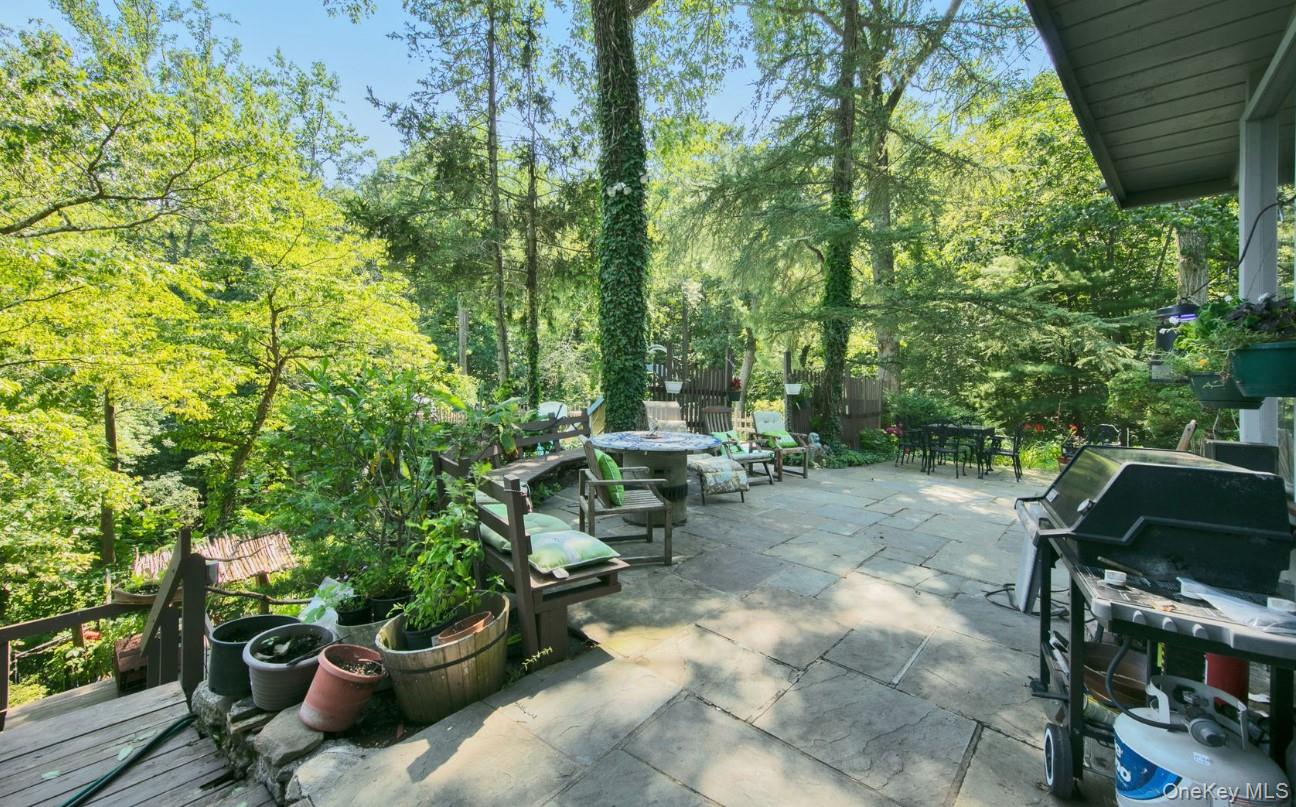 35 Saxon Woods Road Property Photo 11