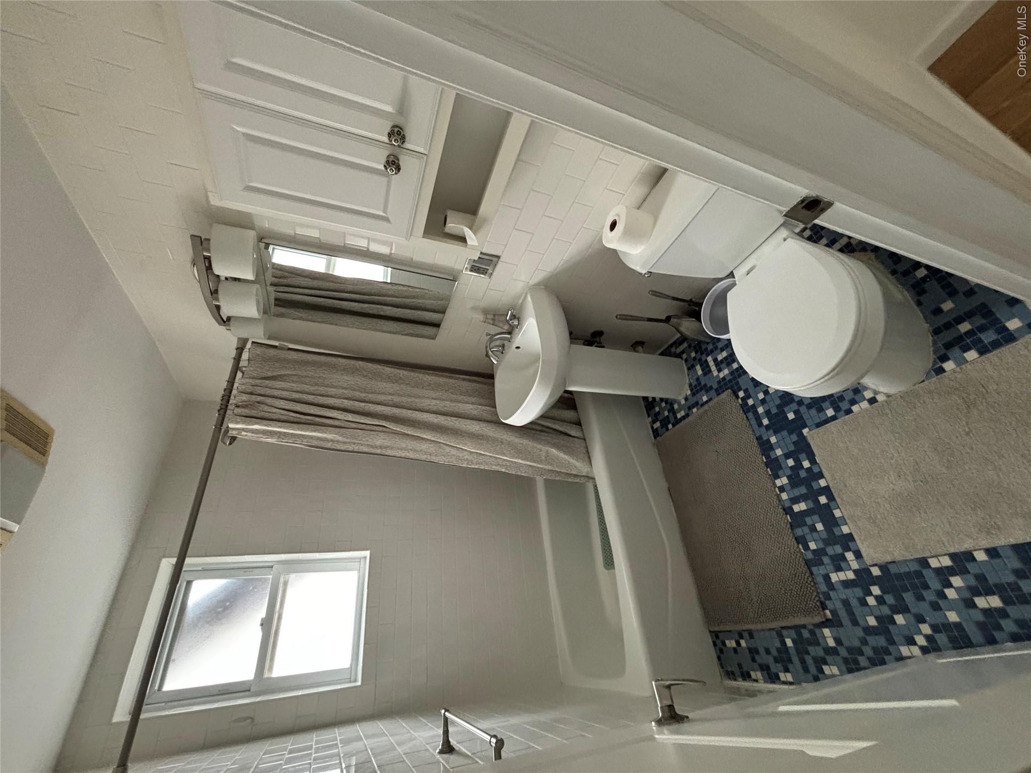 251-255 W Broadway 203 Property Photo 8