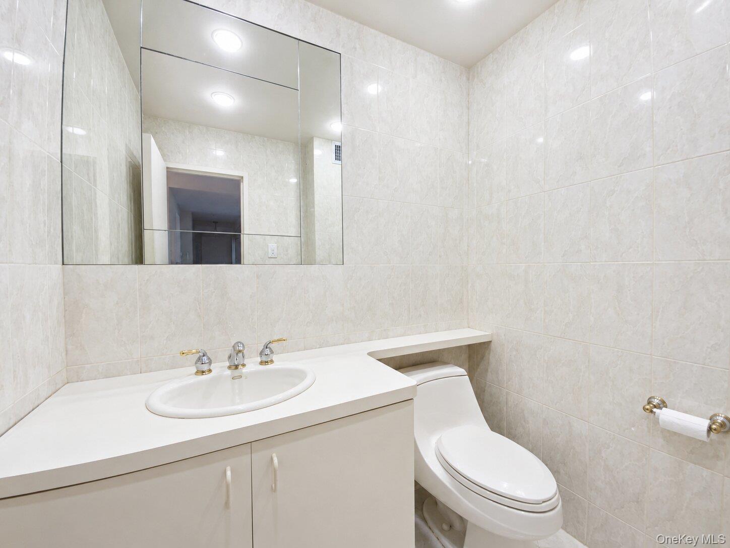 27110 Grand Central Parkway 17l Property Photo 13