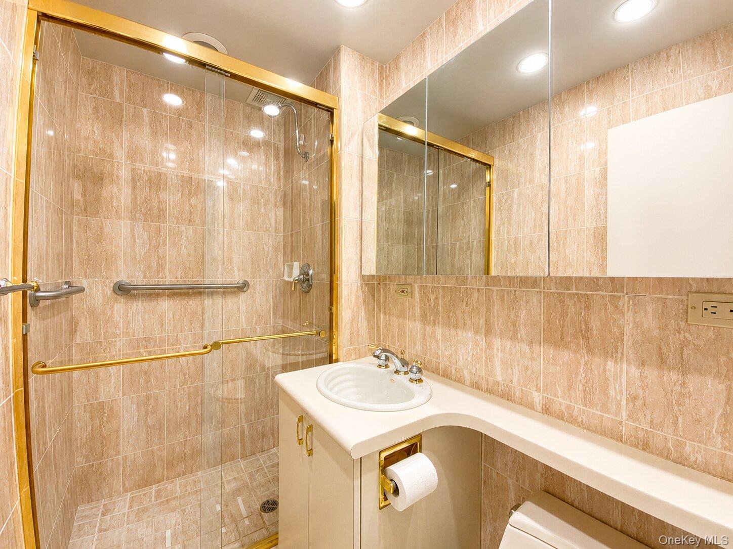 27110 Grand Central Parkway 17l Property Photo 17