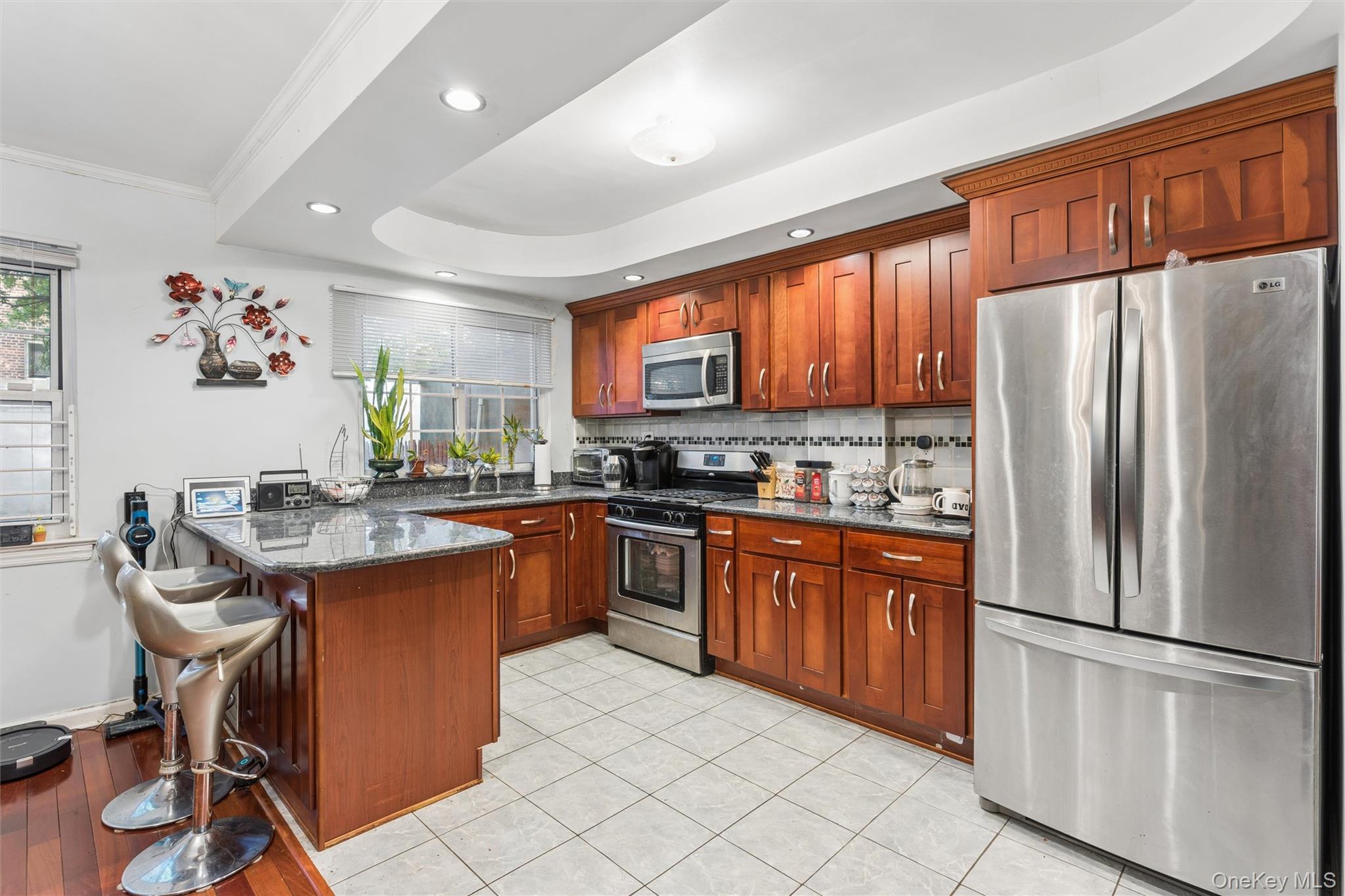 6911 Springfield Boulevard Property Photo 4