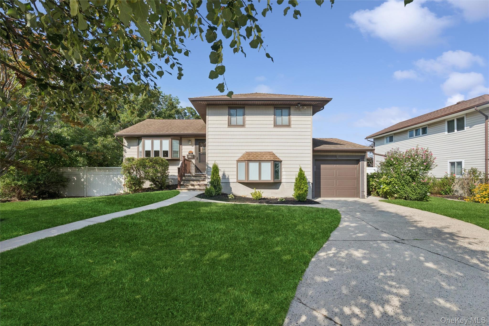 52 Narcissus Avenue Property Photo 1