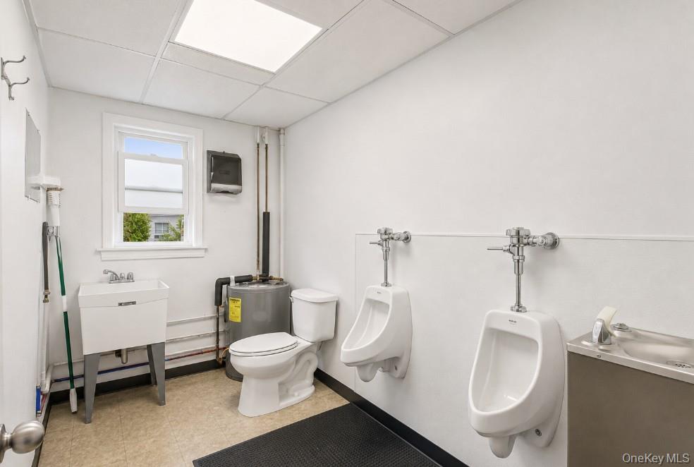 152 Railroad Street Property Photo 8