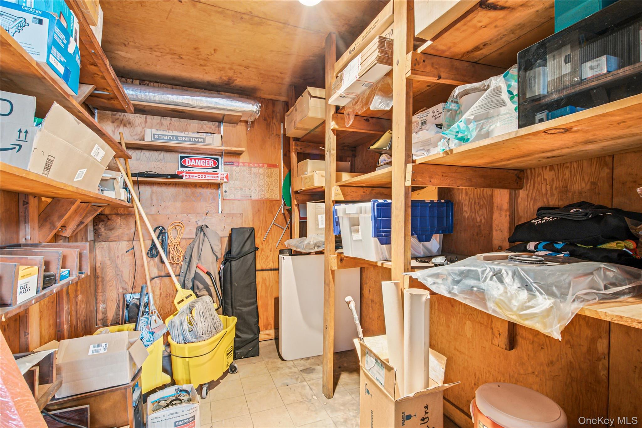 152 Railroad Street Property Photo 13