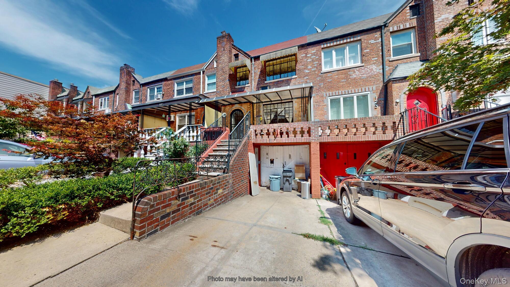 121 E 2nd Street Property Photo 1