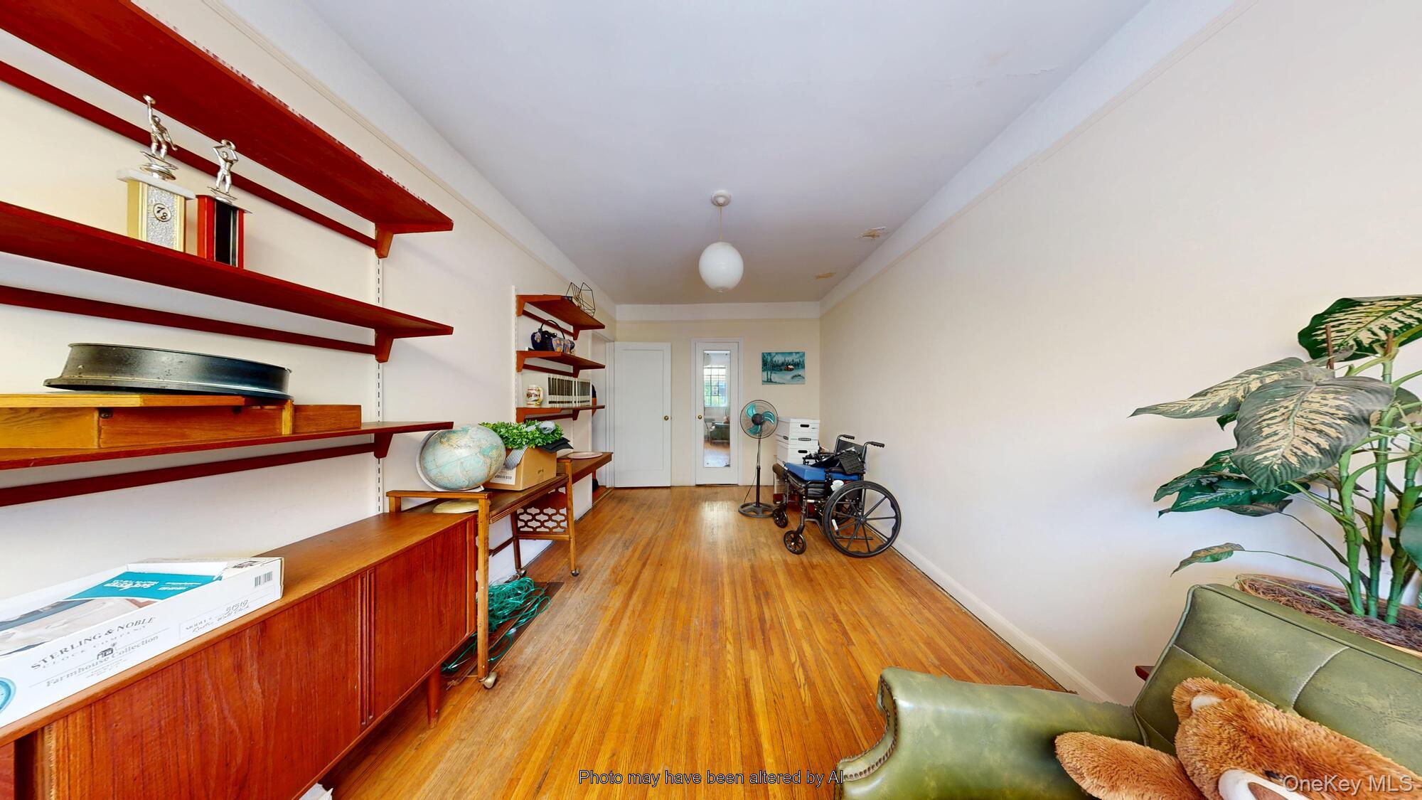 121 E 2nd Street Property Photo 25