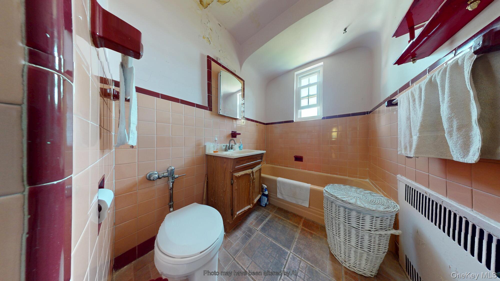 121 E 2nd Street Property Photo 28