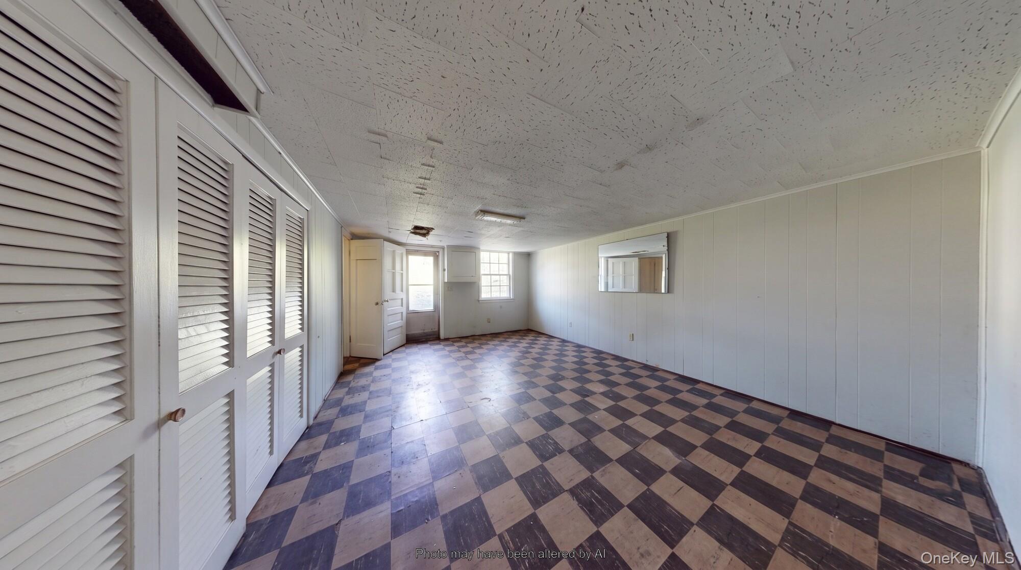 121 E 2nd Street Property Photo 29