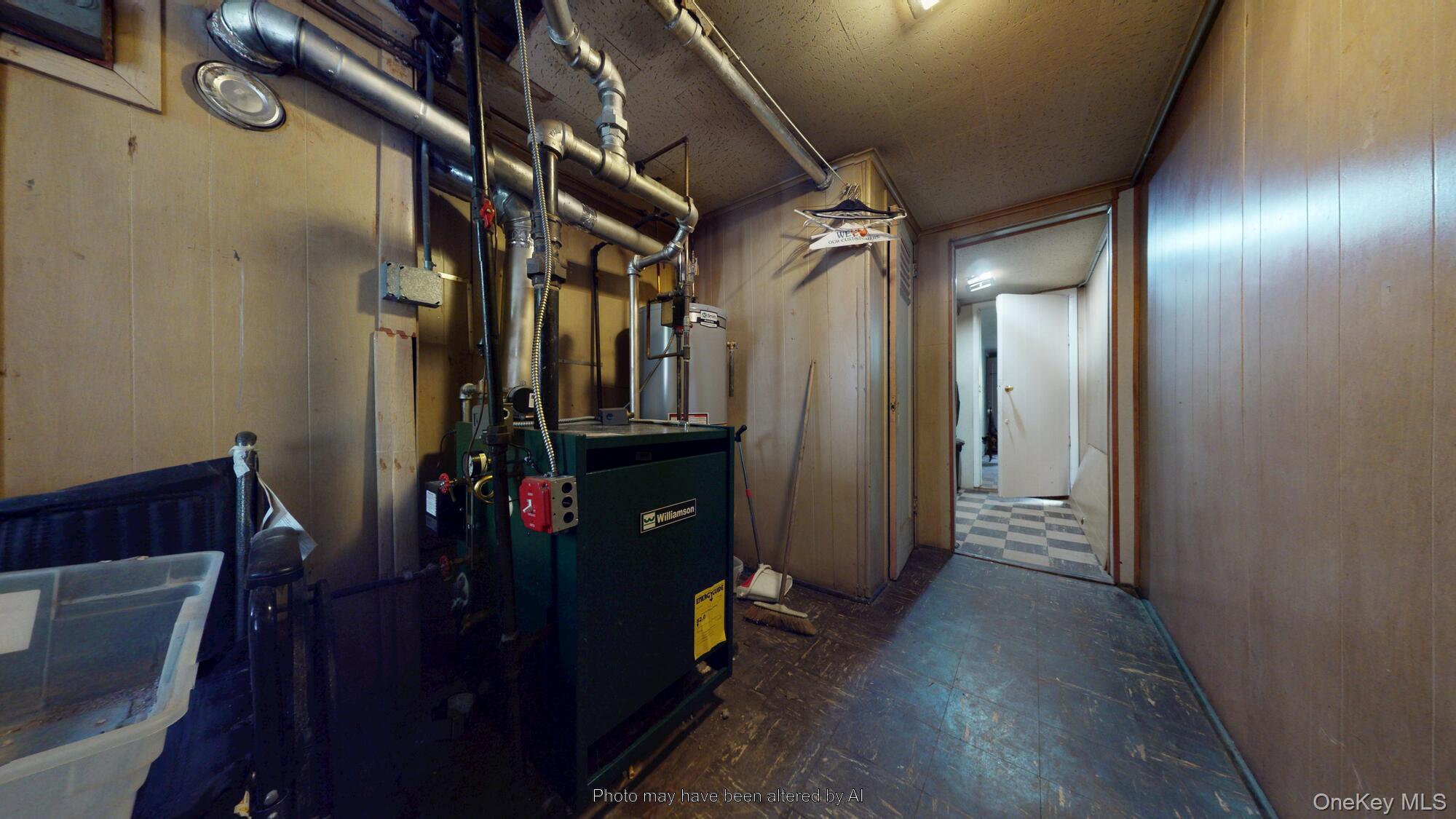 121 E 2nd Street Property Photo 32