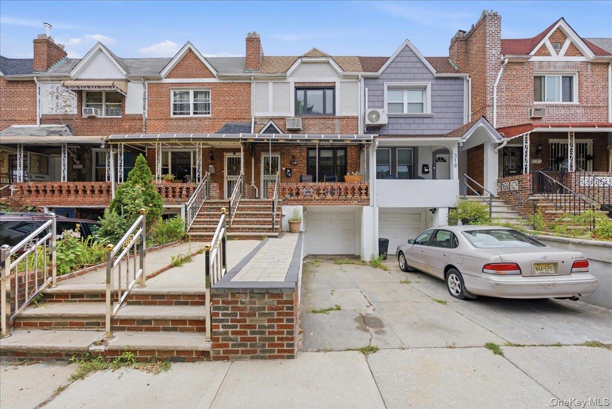 320 E 59th Street Property Photo 1