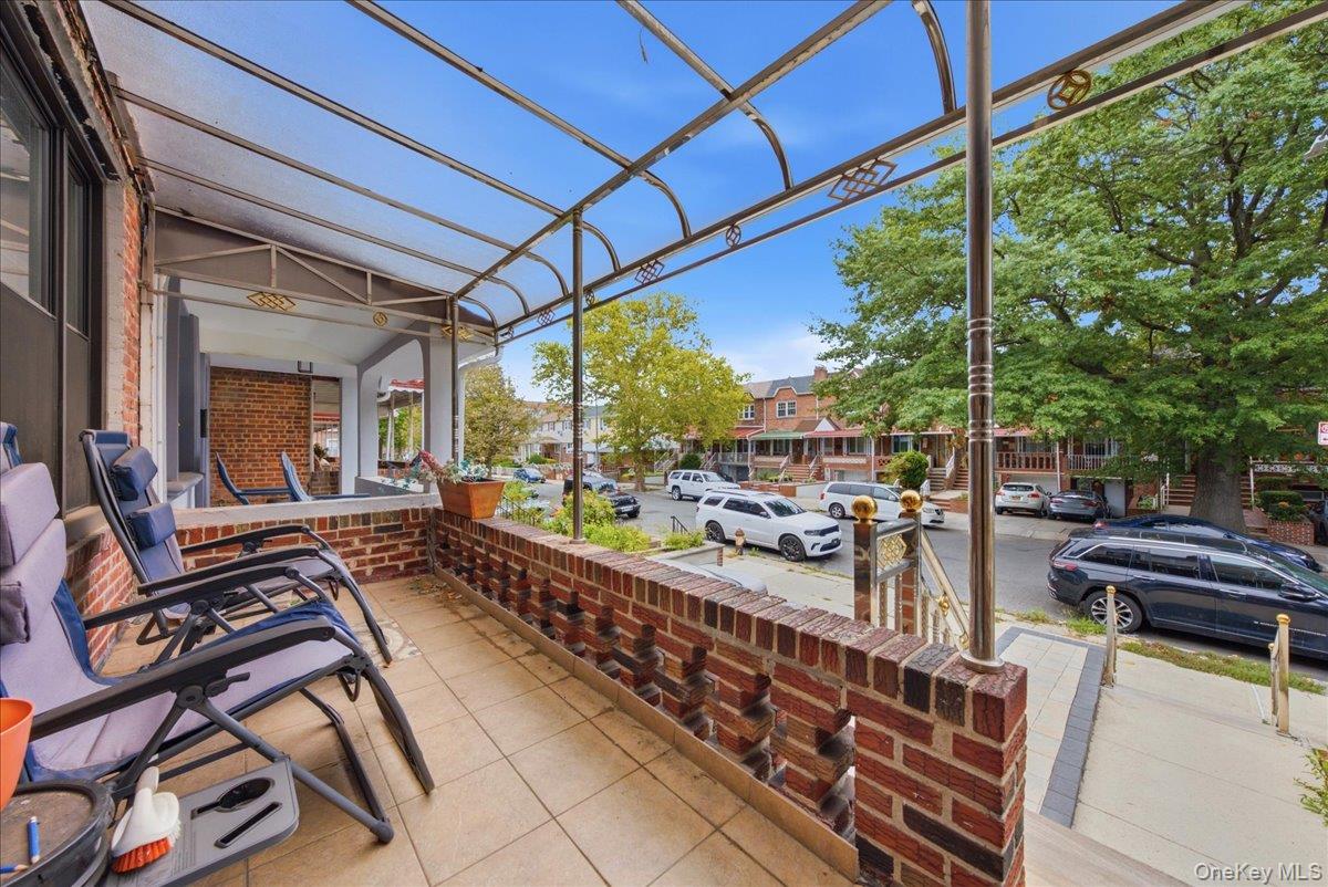 320 E 59th Street Property Photo 2